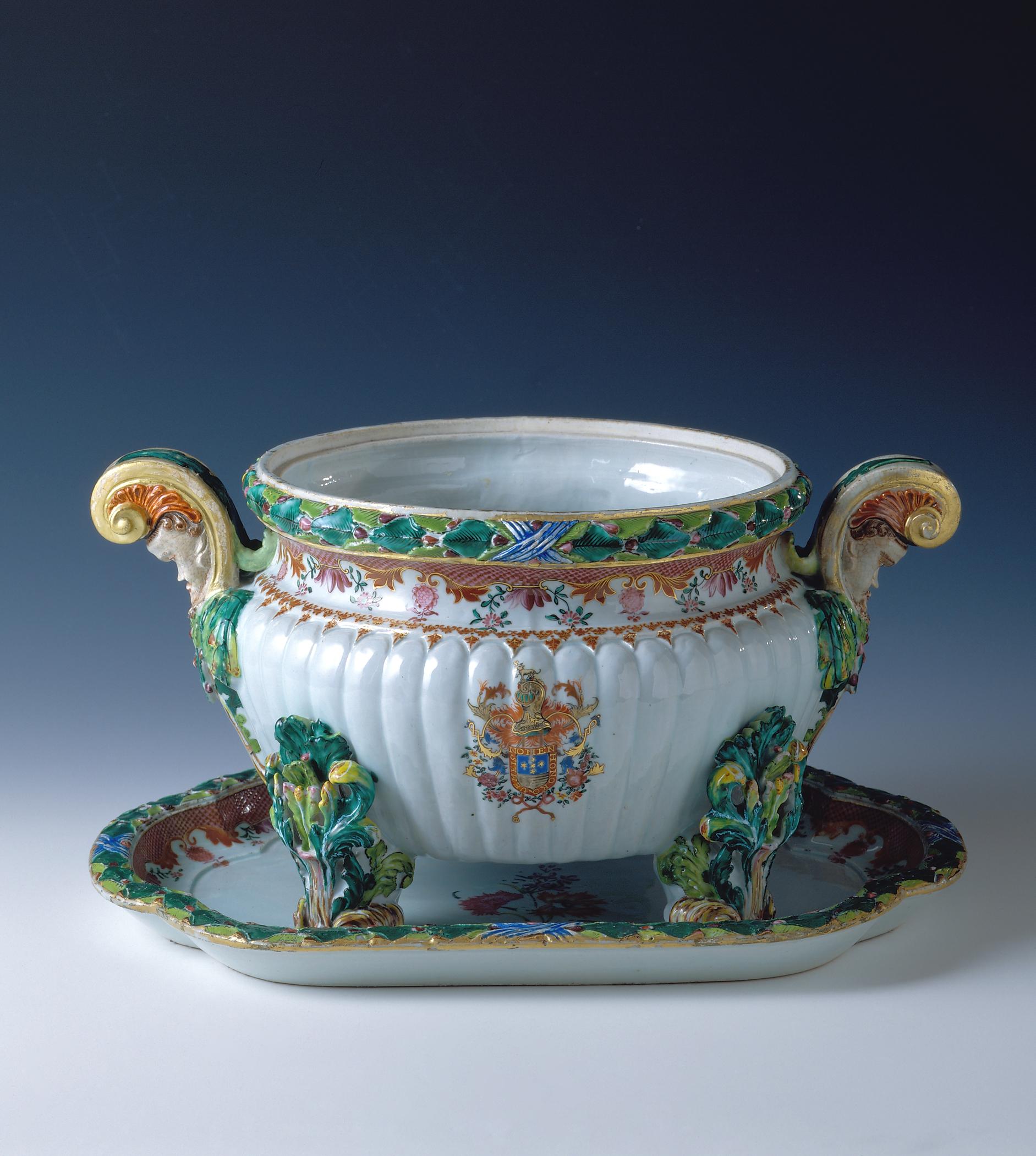 1996.0004.196 A-C Tureen (view 2)