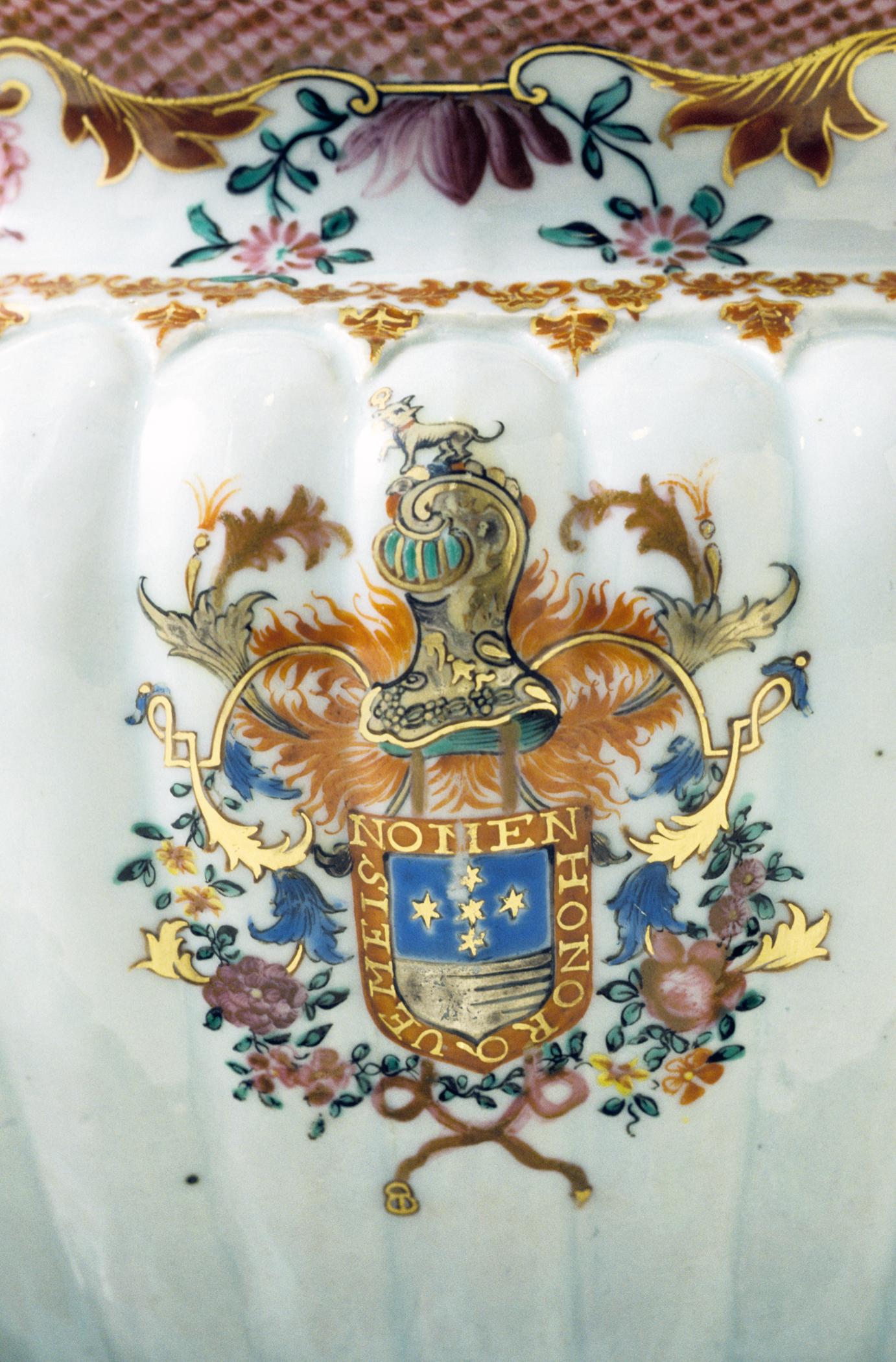 1996.0004.196 A-C Tureen and stand (detail 2)