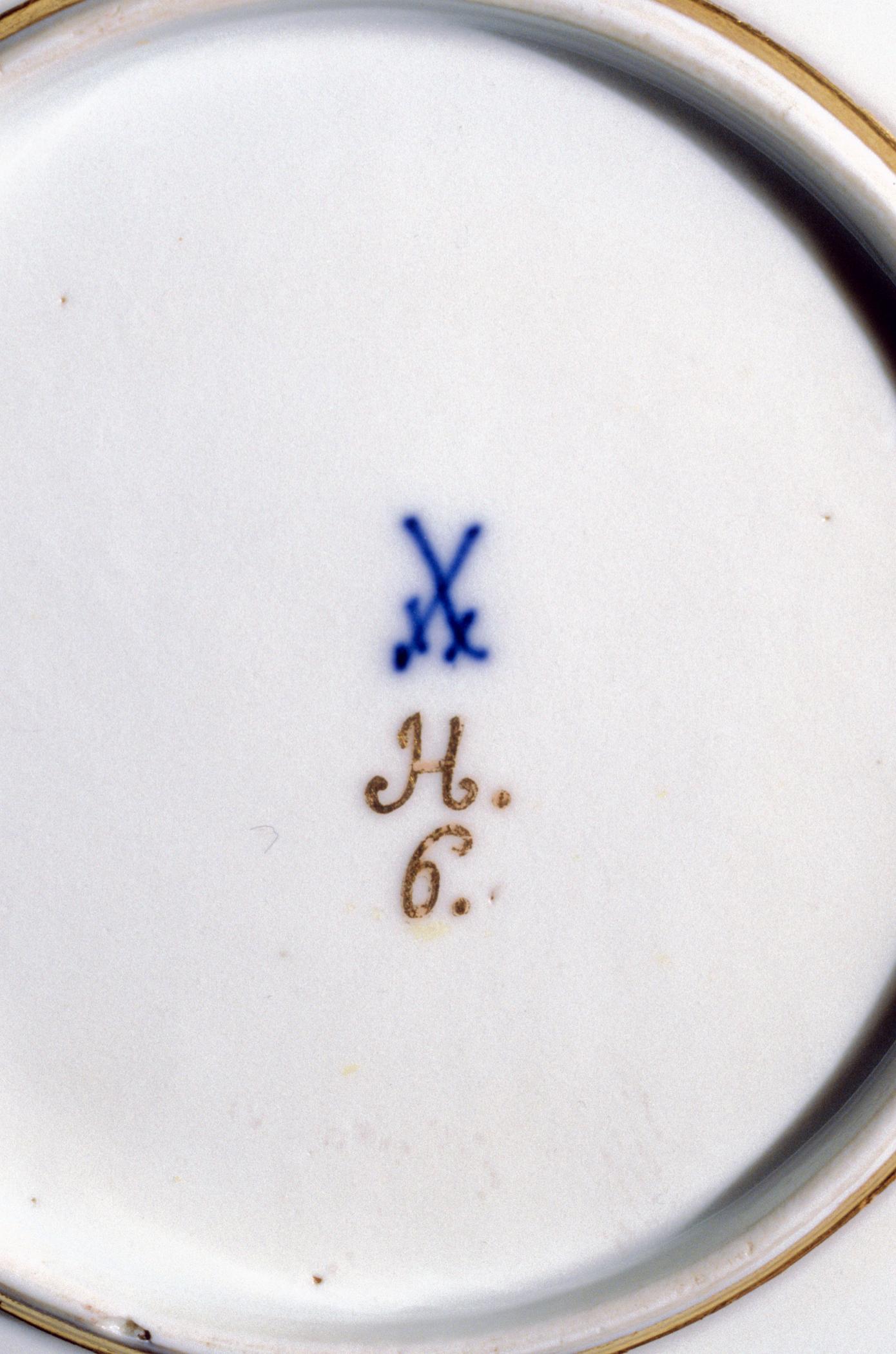 1996.0004.197 A-C Covered soup bowl & stand (detail 3)