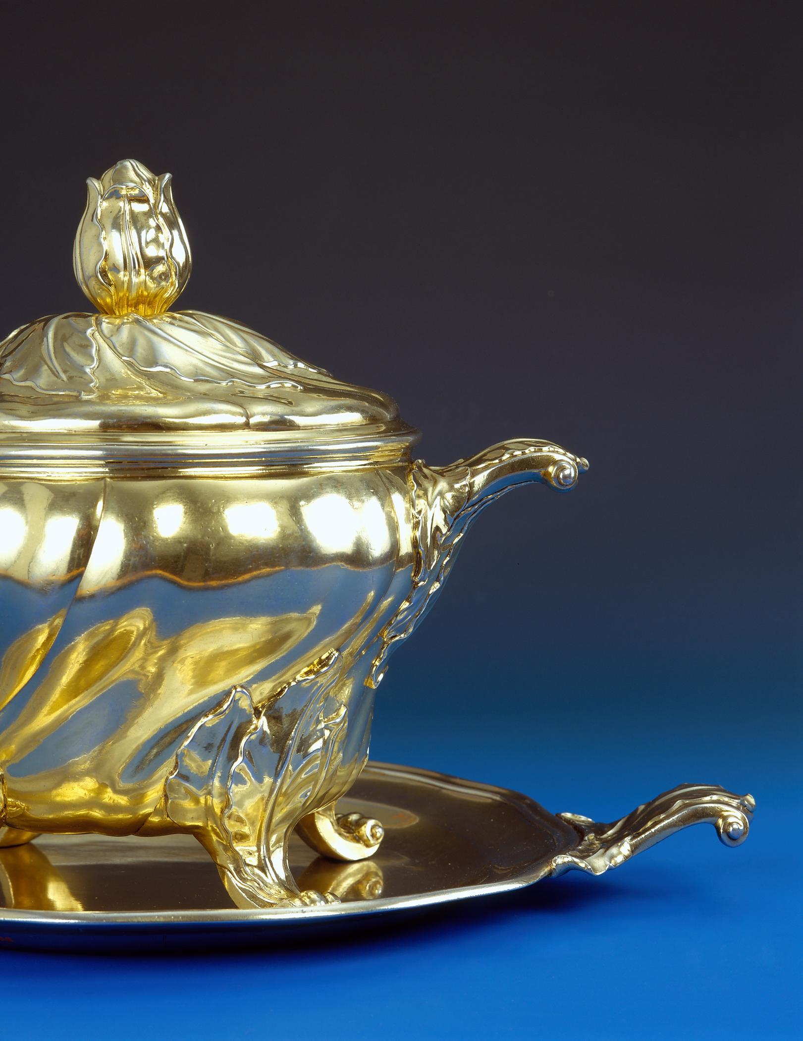 1996.0004.204 A-C Tureen (detail 1)