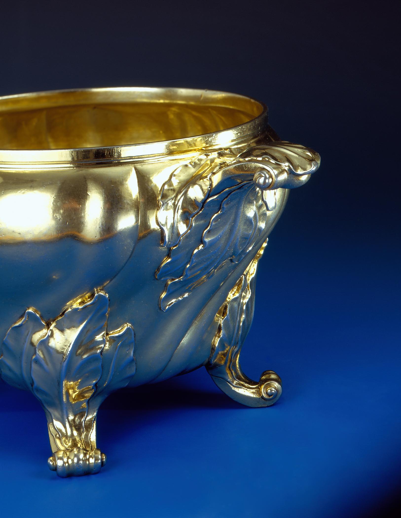 1996.0004.204 A-C Tureen (detail 2)