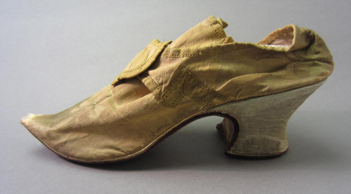 1958.0123.003 Shoe, View 1