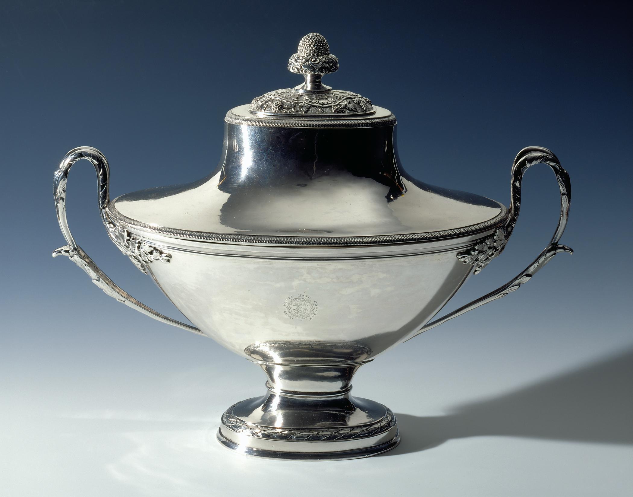 1996.0004.206 A, B Tureen