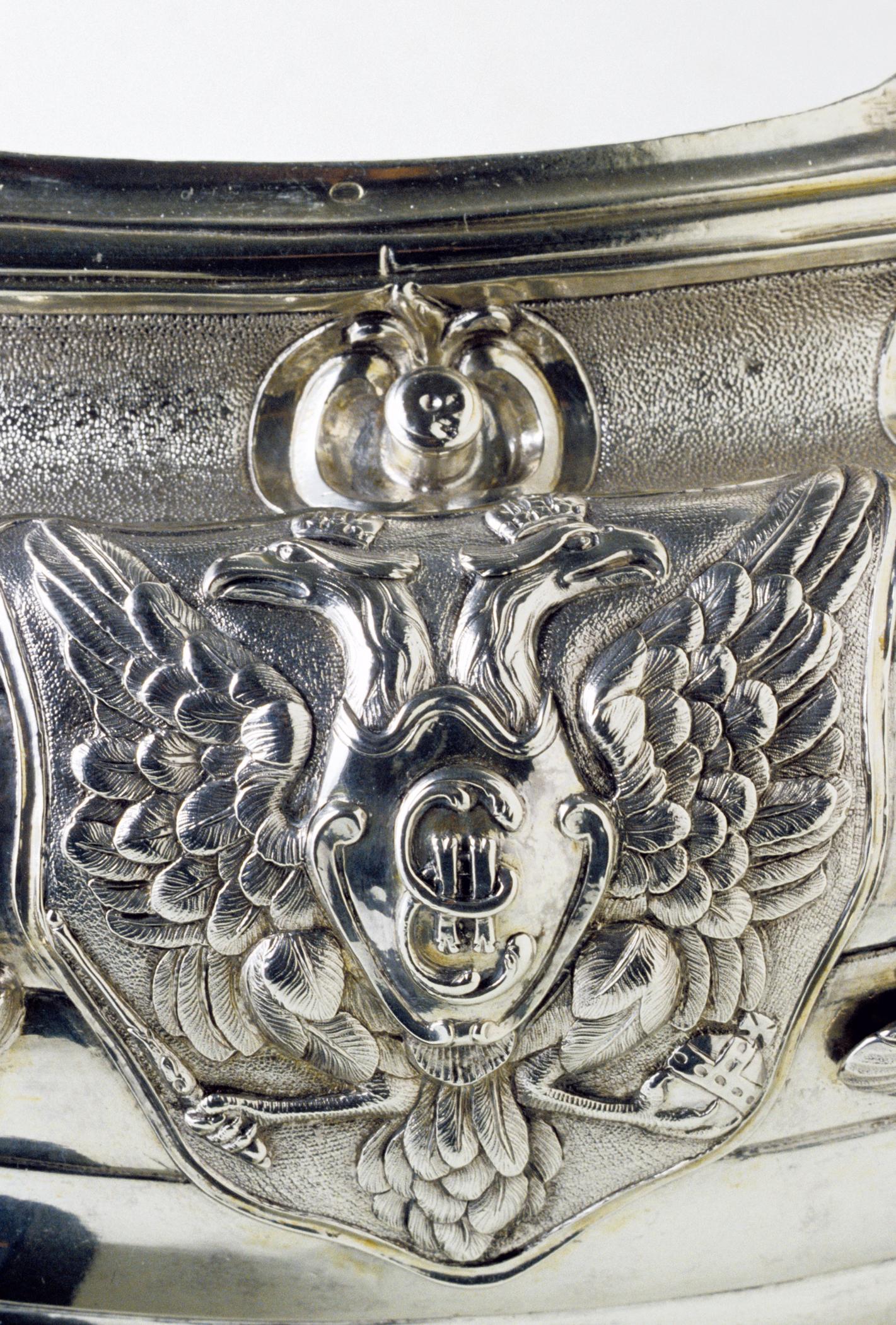 1996.0004.209 Tureen (detail 2)