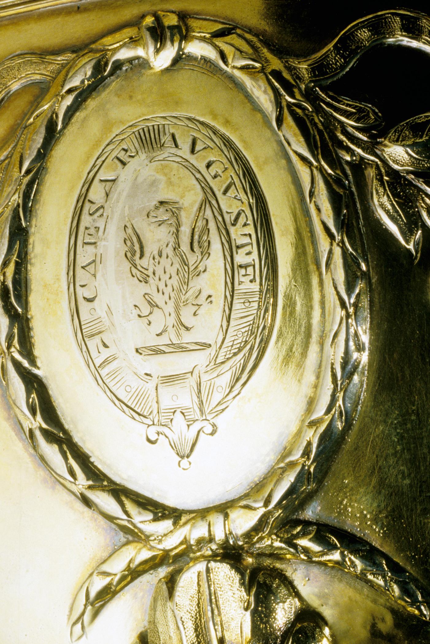 1996.0004.210 A, B Tureen (detail 1)