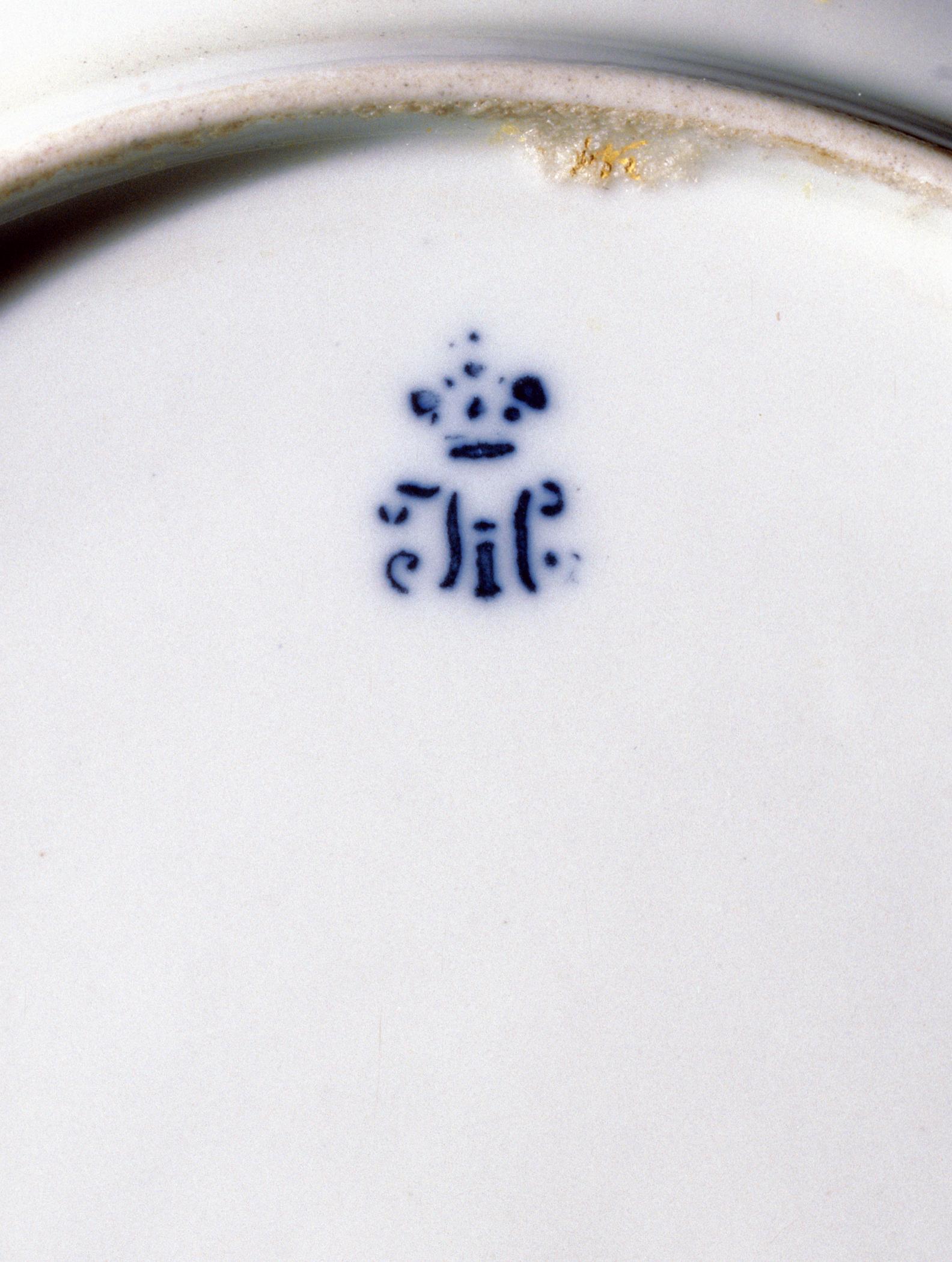 1996.0004.212.002 Soup plate (mark)