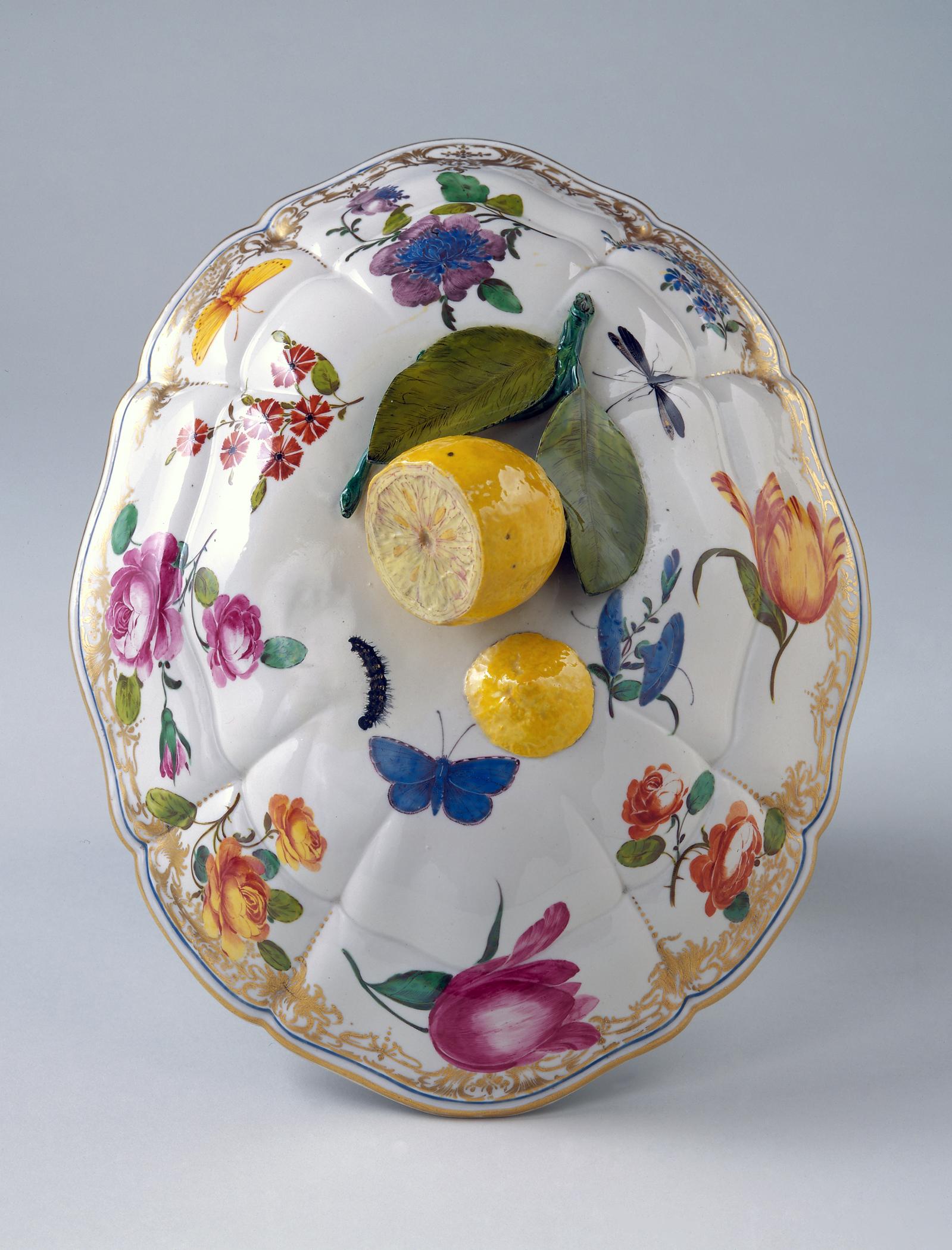 1996.0004.214 A-C Tureen (view 2)