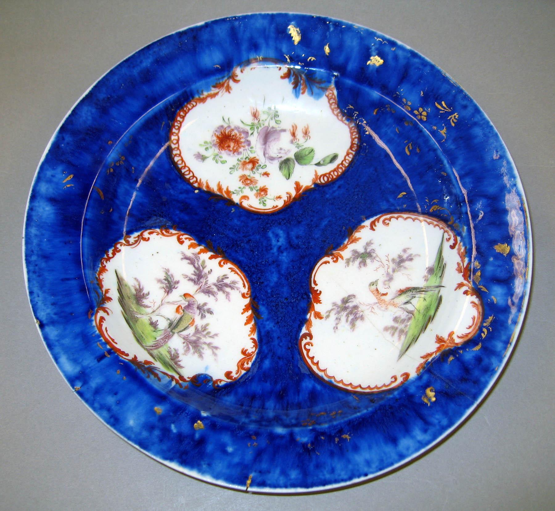 1996.0004.218 C West Pans porcelain tureen stand