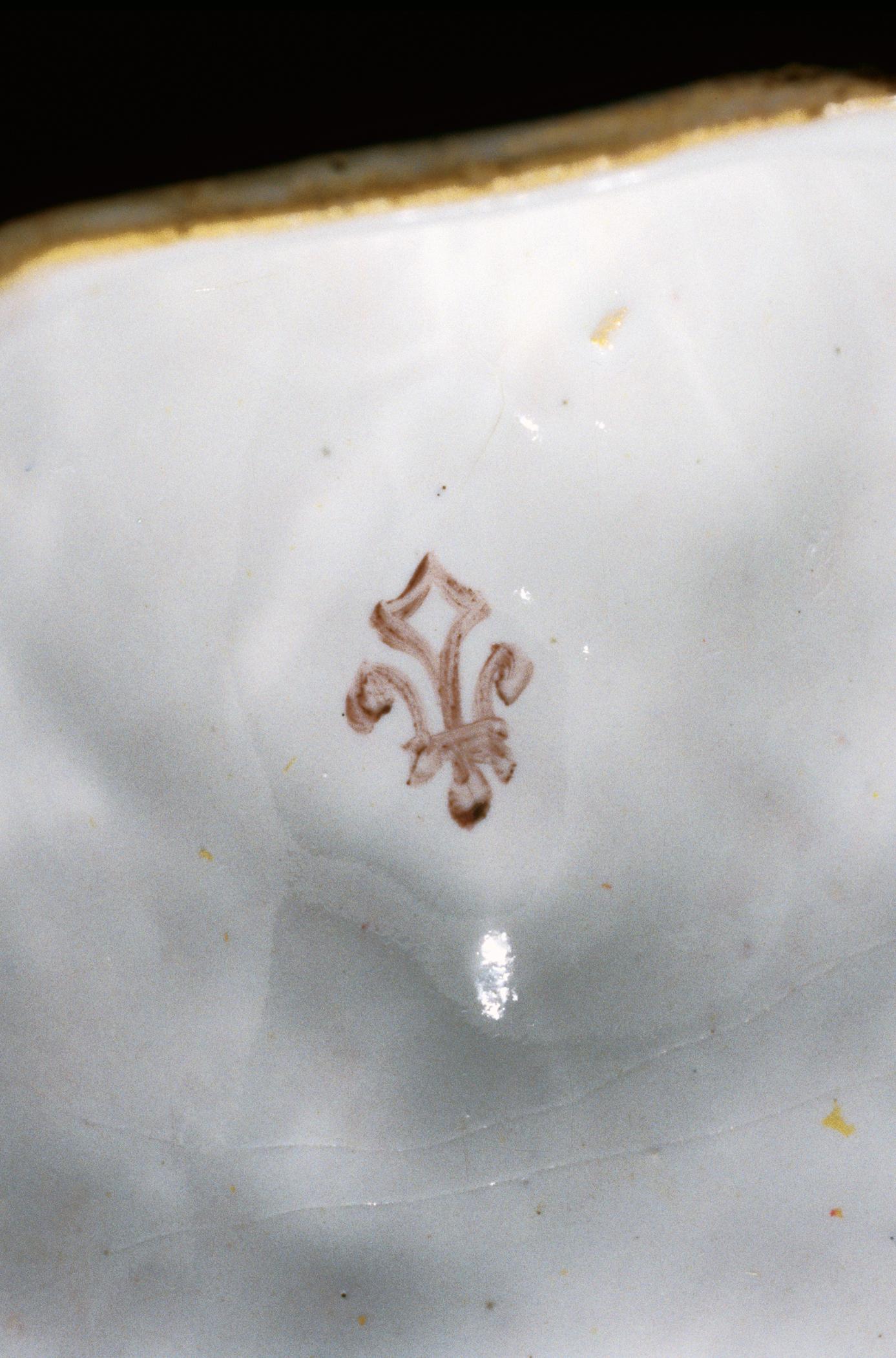 1996.0004.219 A, B Tureen (detail)