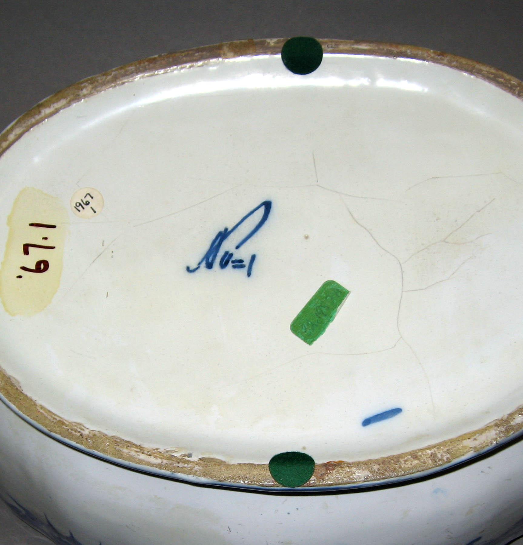 1996.0004.229 A Faience tureen (mark)