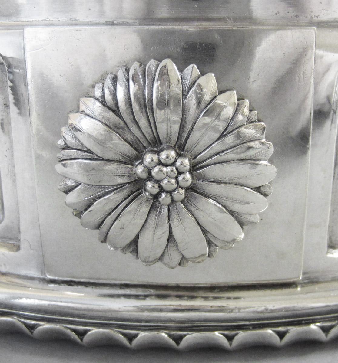1996.0004.230.002 B Tureen, detail 2