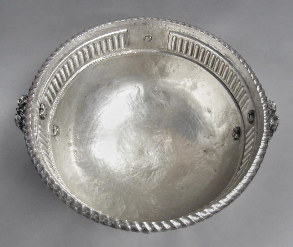 1996.0004.230.002 B Tureen, interior