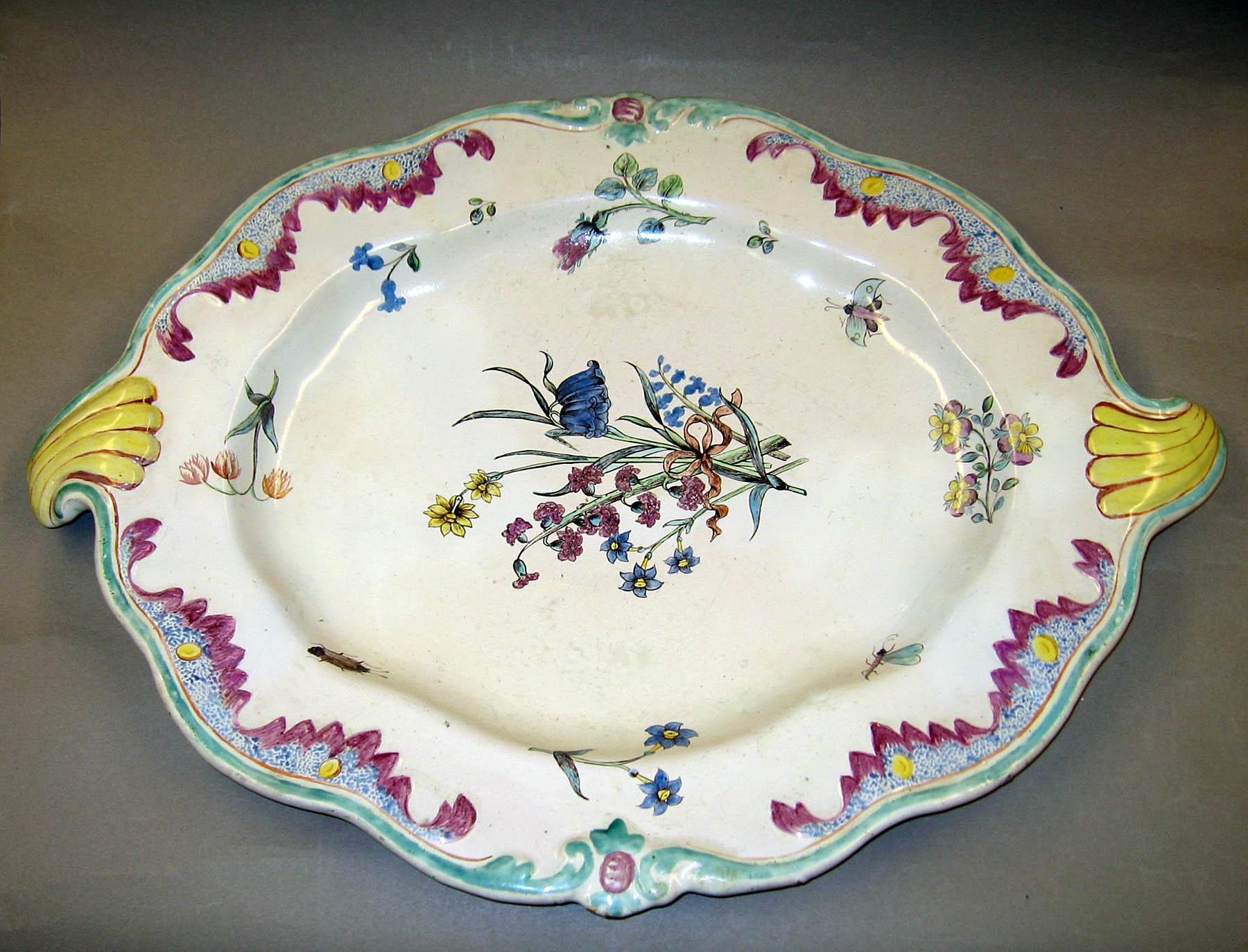 1996.0004.232 C Tin-glazed earthenware tureen stand