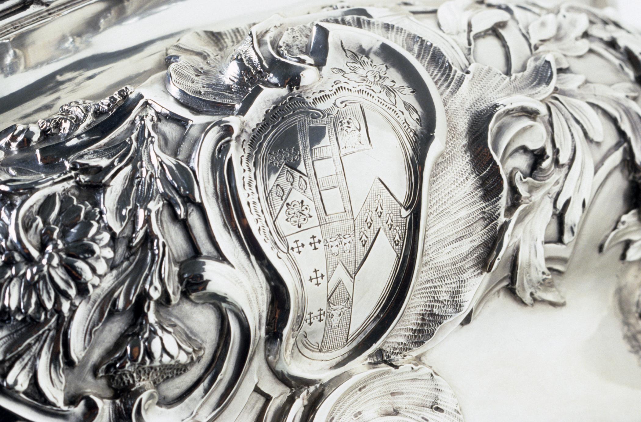 1996.0004.237 A, B Tureen (detail 1)