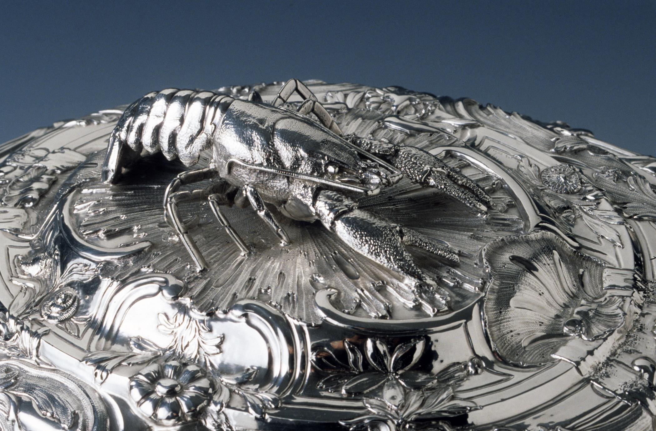 1996.0004.237 A, B Tureen (detail 3)