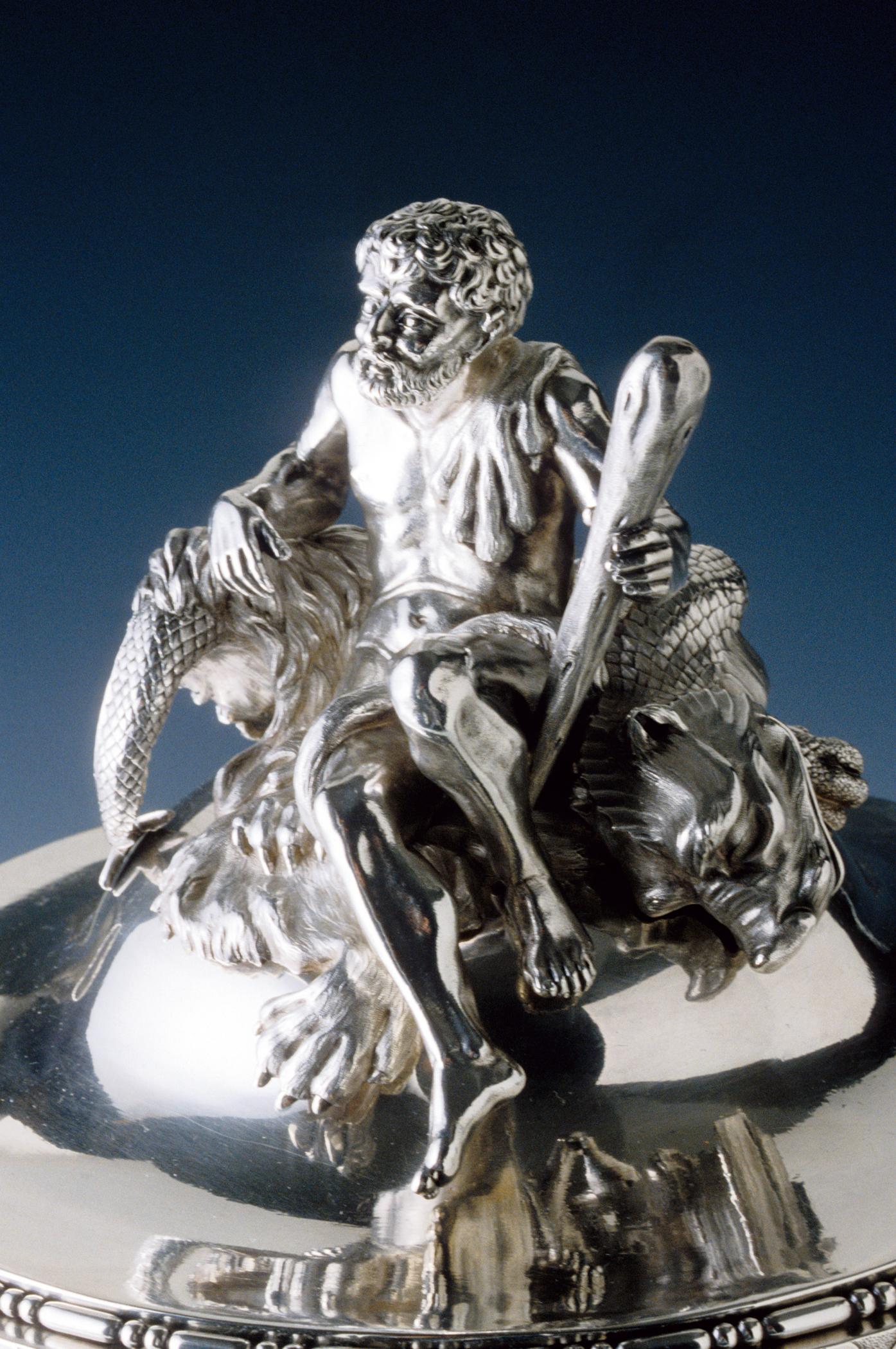1996.0004.250 A-D Tureen (detail 1)