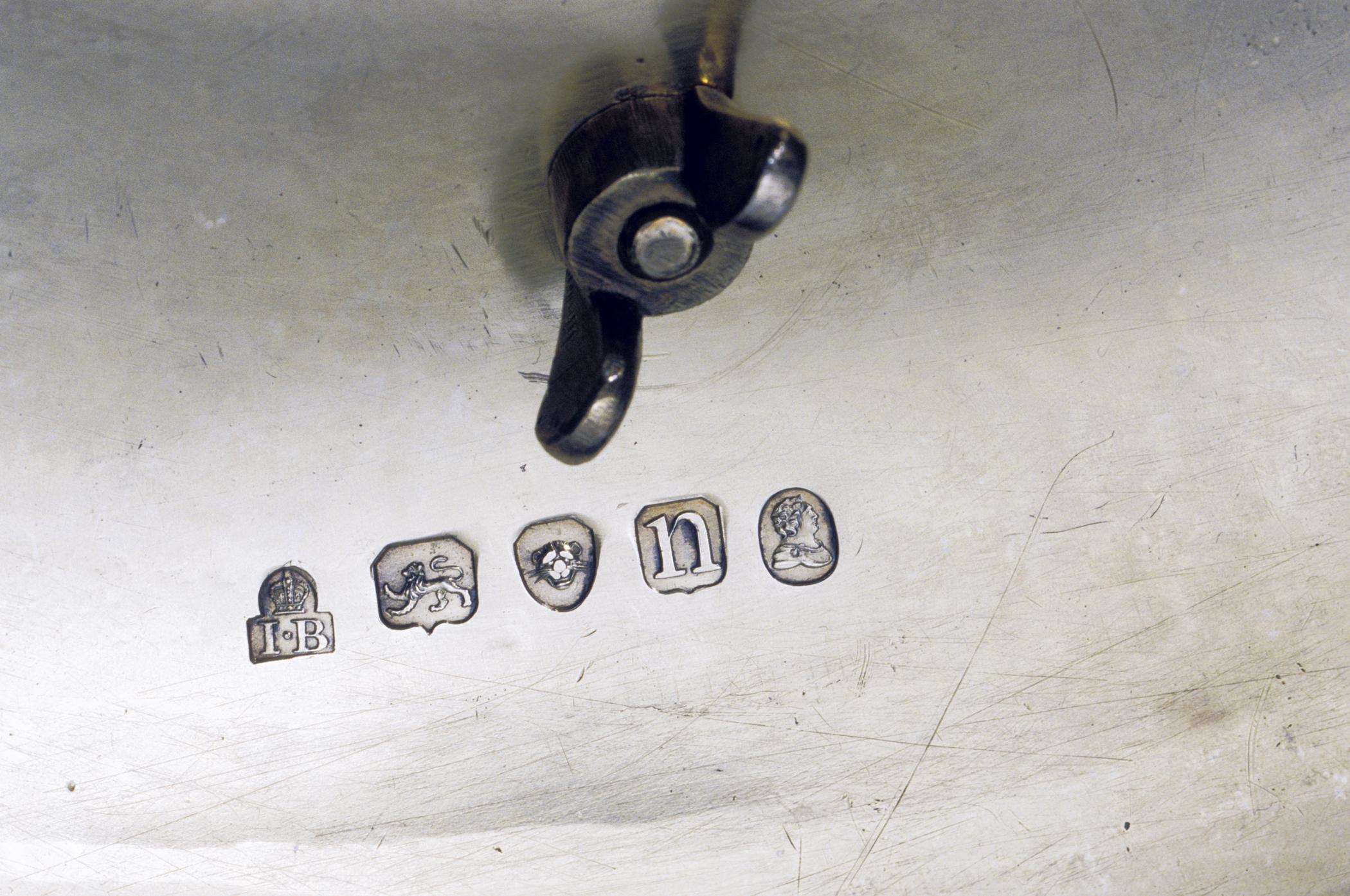 1996.0004.252 A-D Tureen (detail 1)