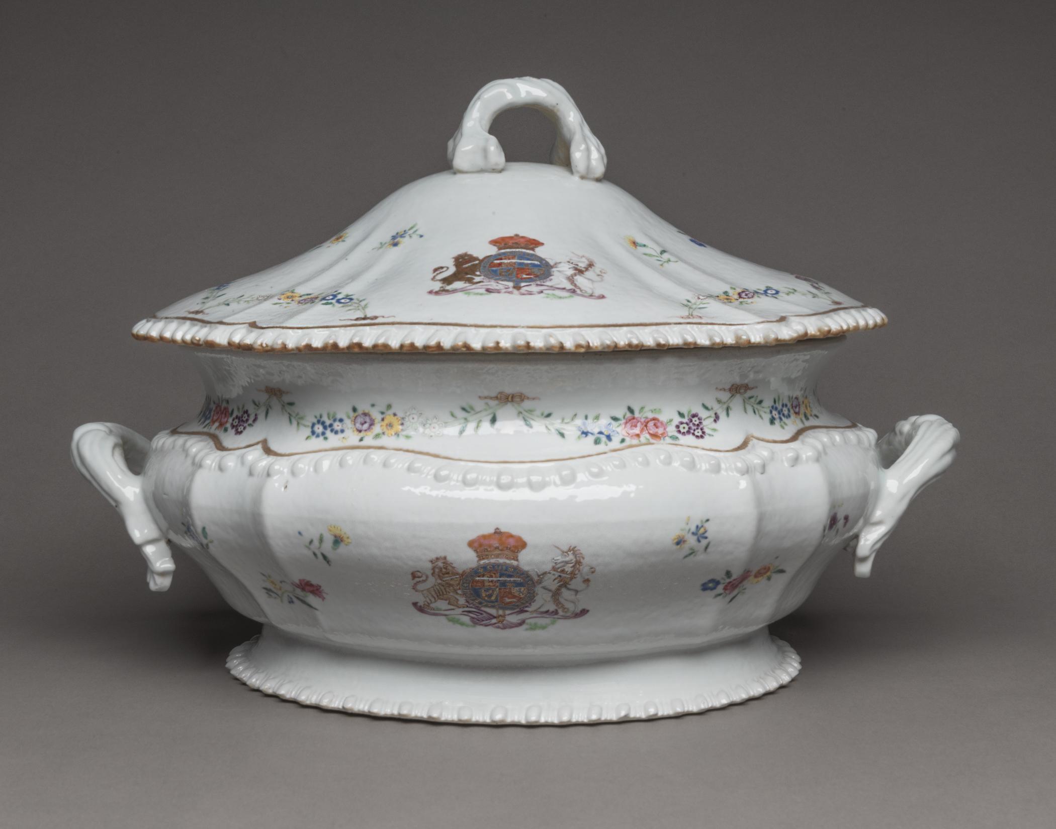 1996.0004.255 A Tureen, B Lid, view 2