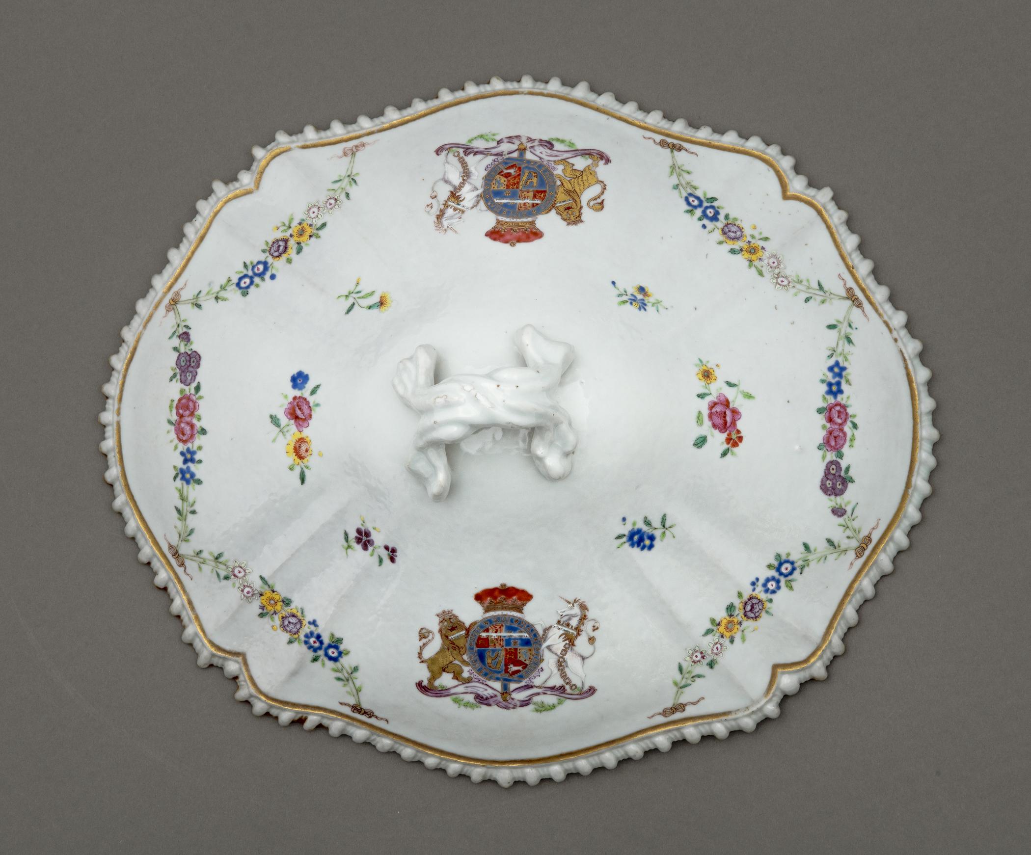 1996.0004.255 B Tureen lid, view 1