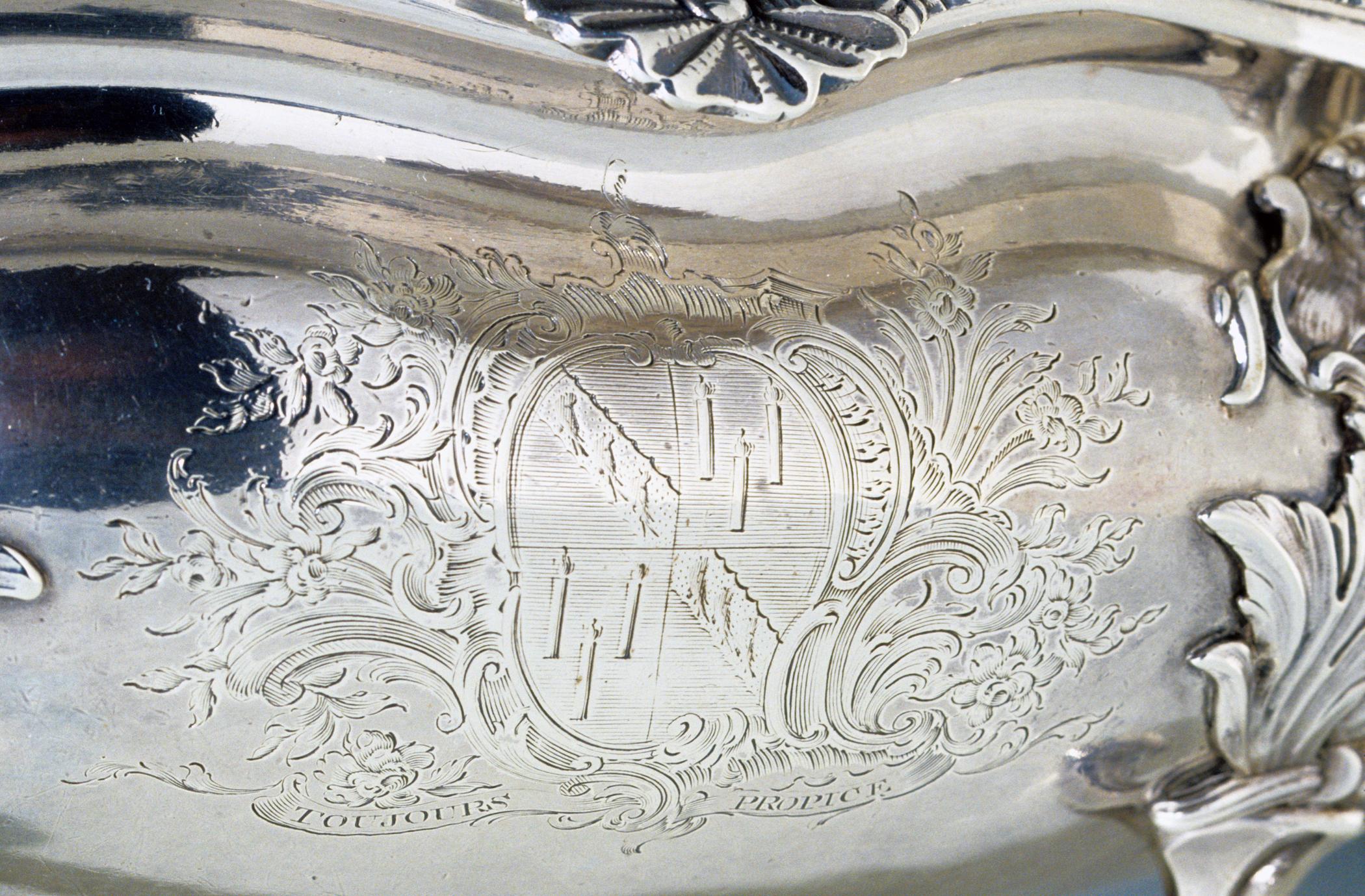 1996.0004.267 A, B Tureen (detail 1)