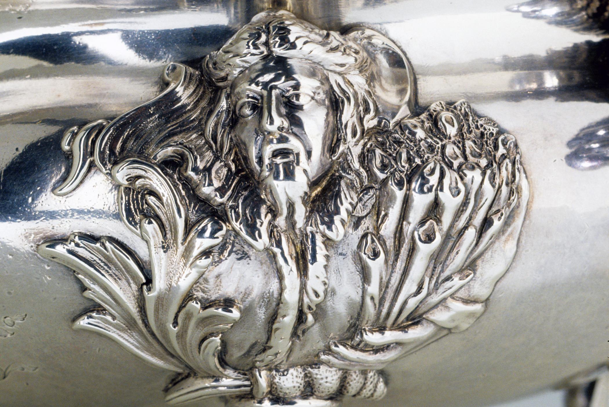 1996.0004.267 A, B Tureen (detail 5)
