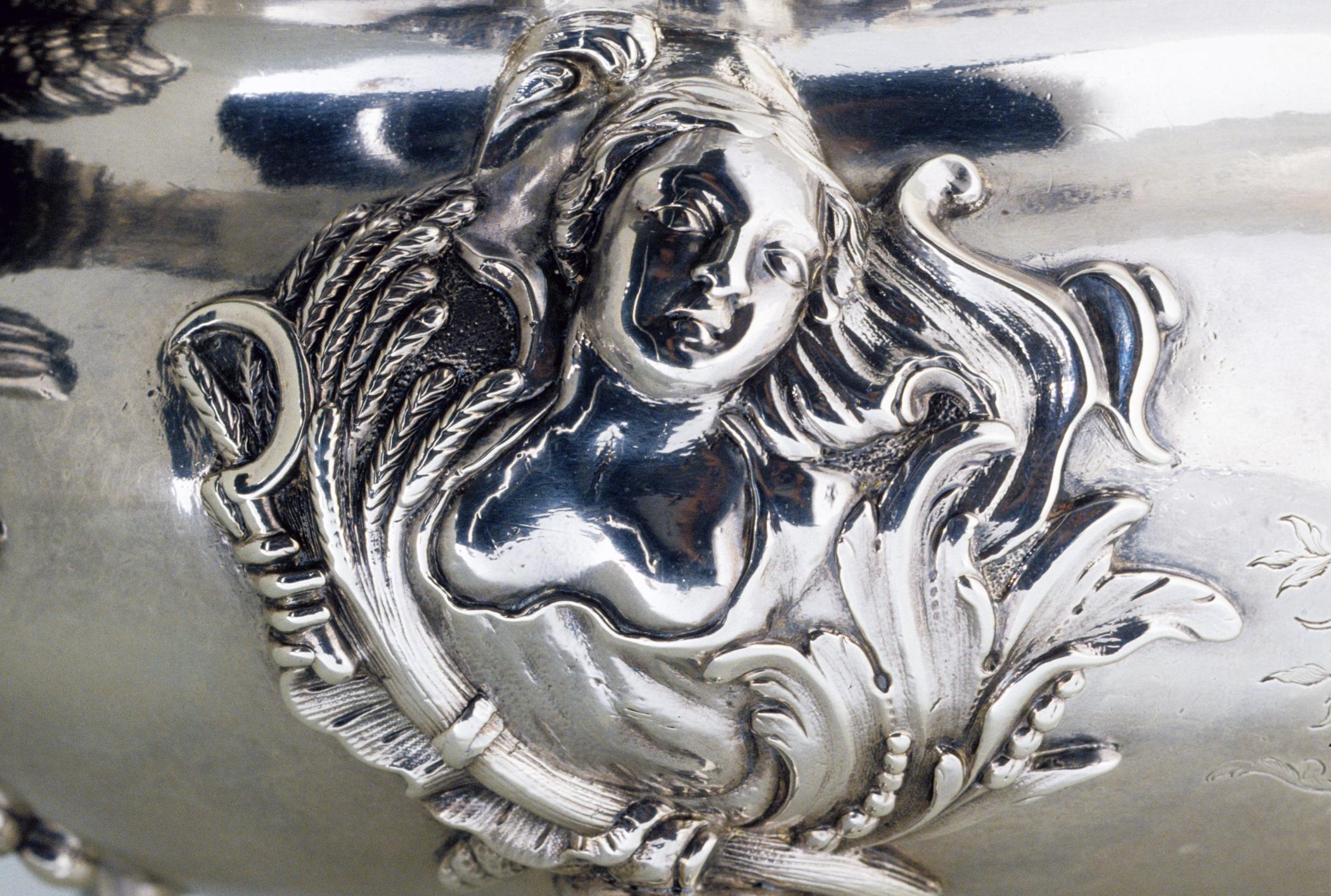 1996.0004.267 A, B Tureen (detail 6)
