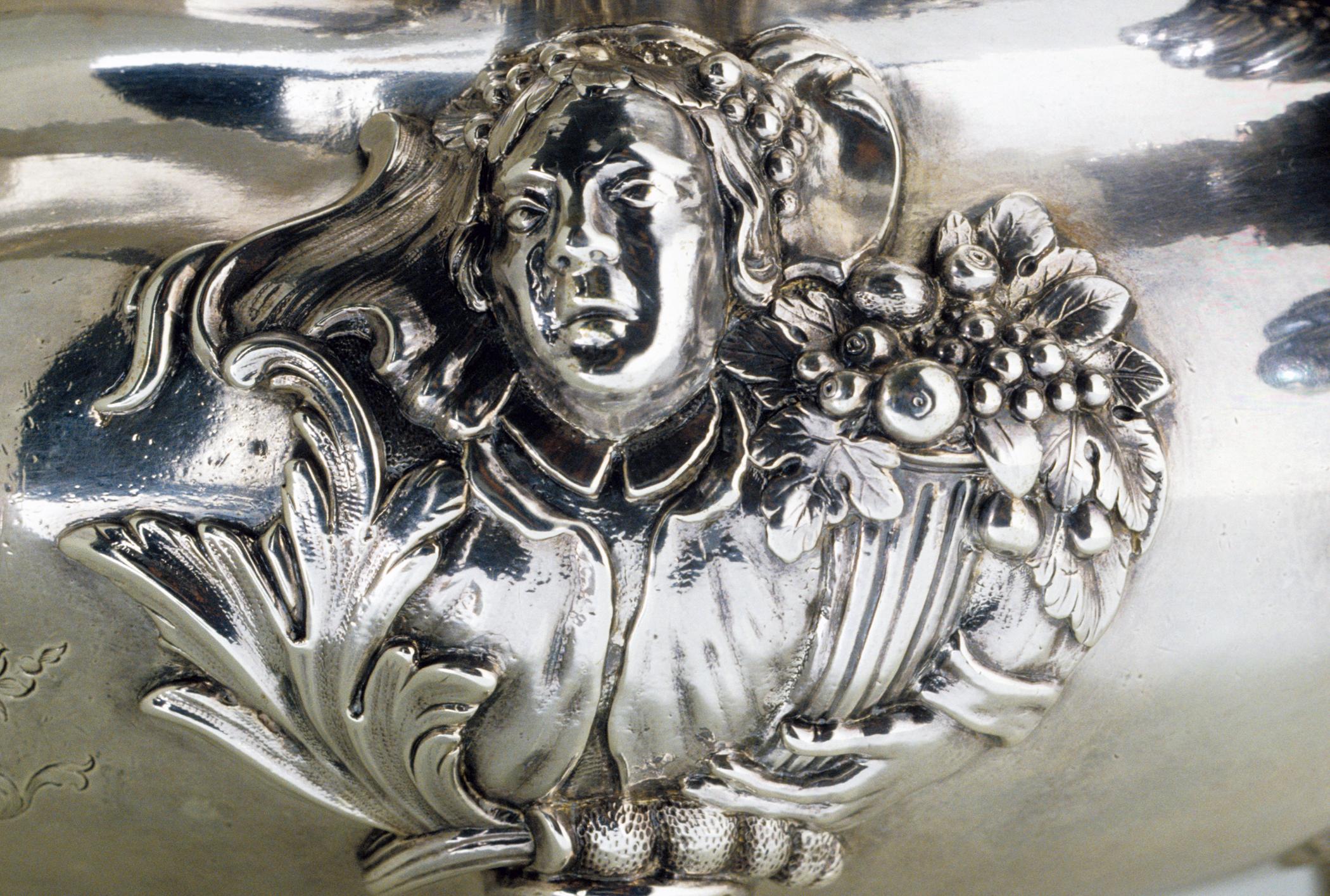 1996.0004.267 A, B Tureen (detail 7)