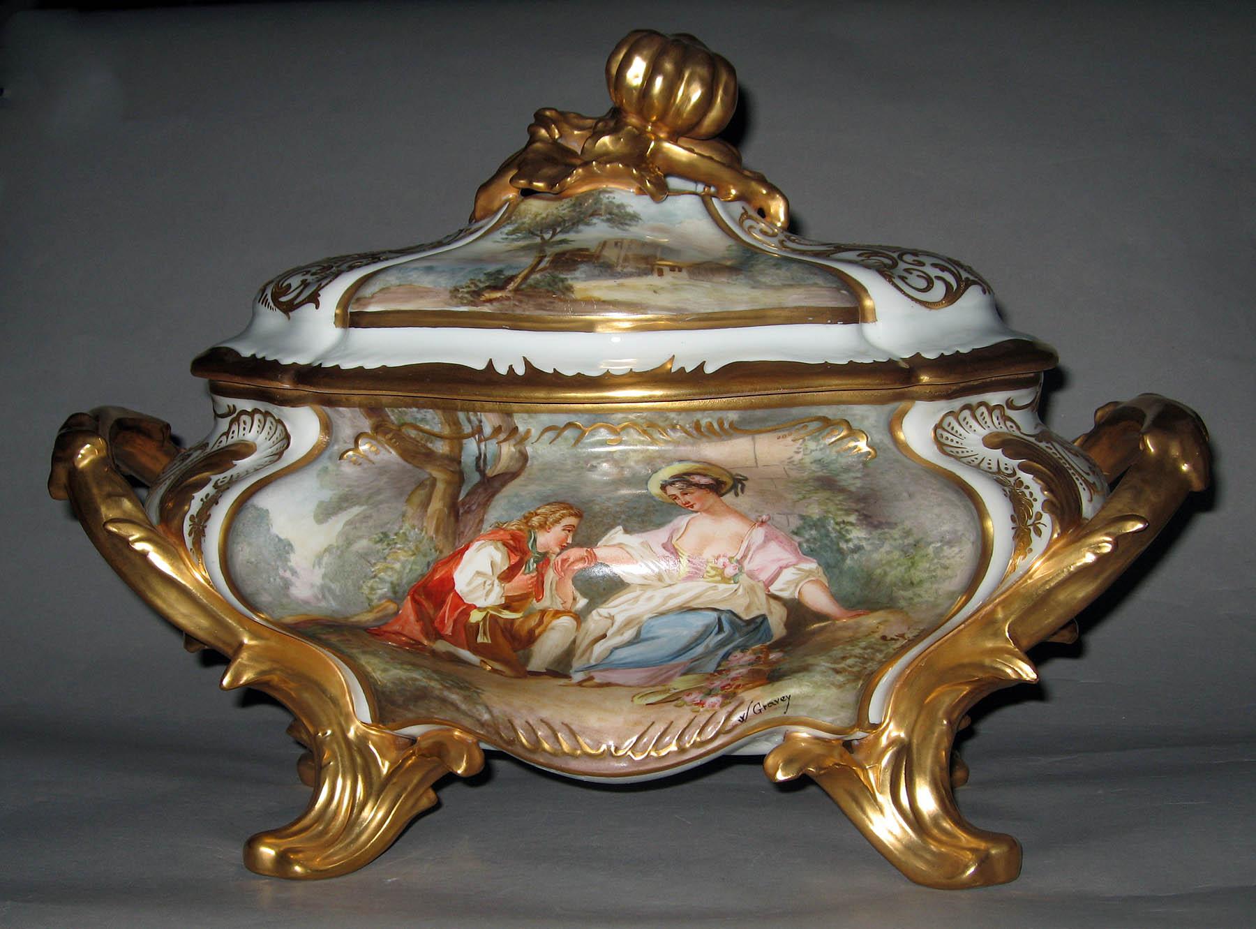 1996.0004.275 A, B French porcelain tureen