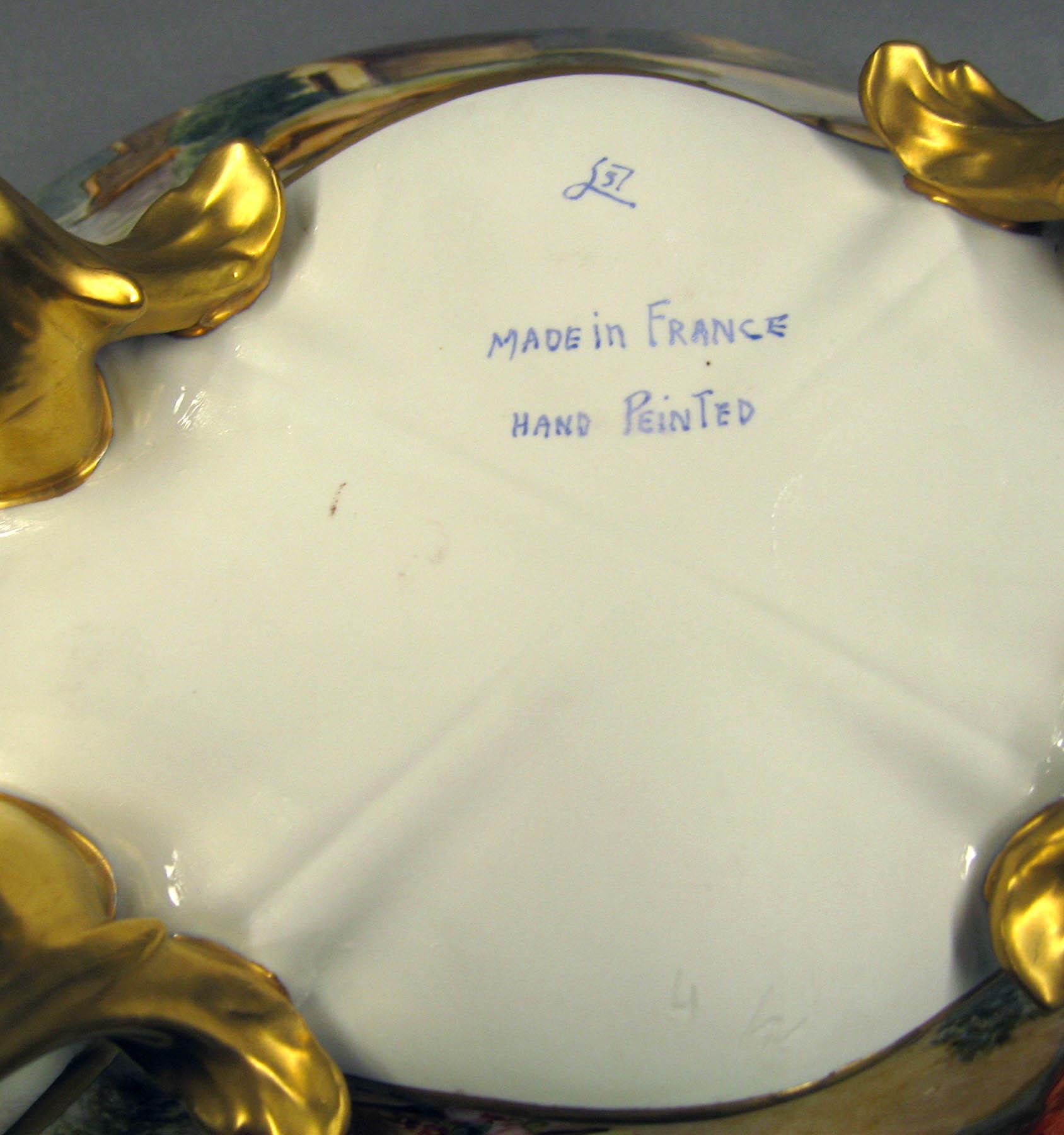1996.0004.275 A French porcelain tureen (underside)