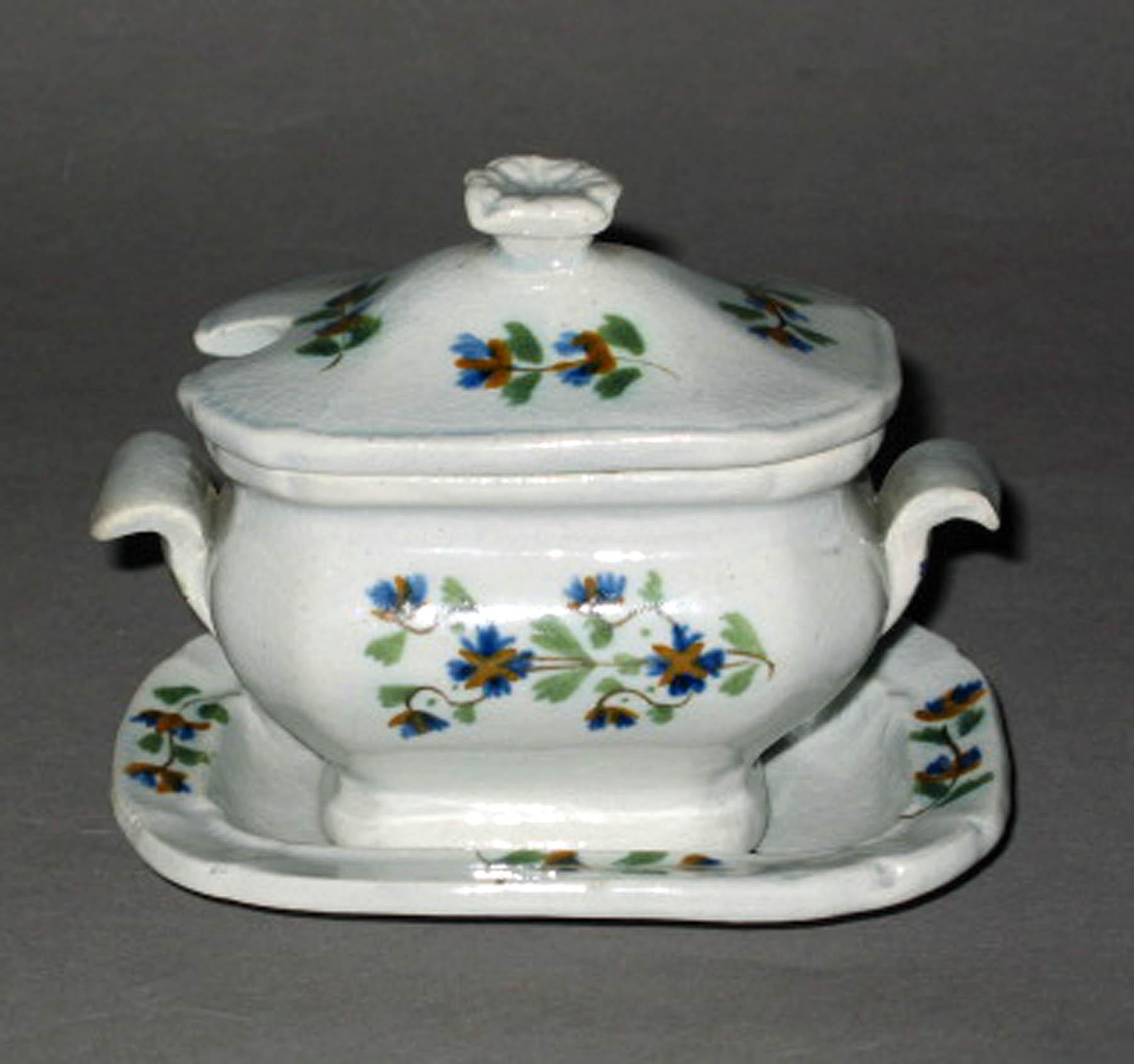 1996.0004.276.001 A- C Miniature earthenware tureen
