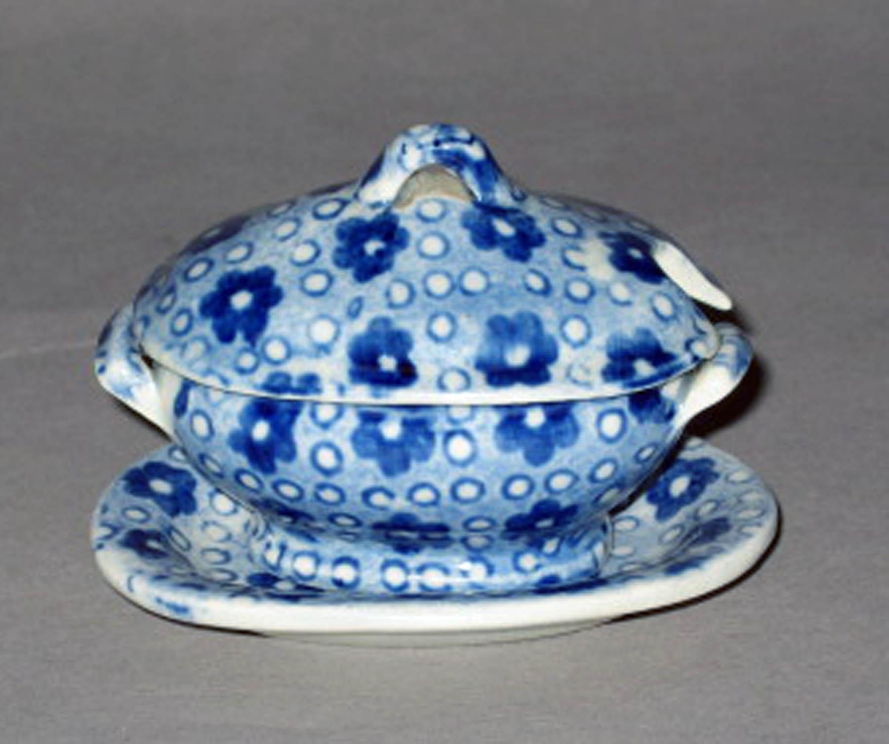 1996.0004.276.002 A- C Earthenware miniature tureen and stand