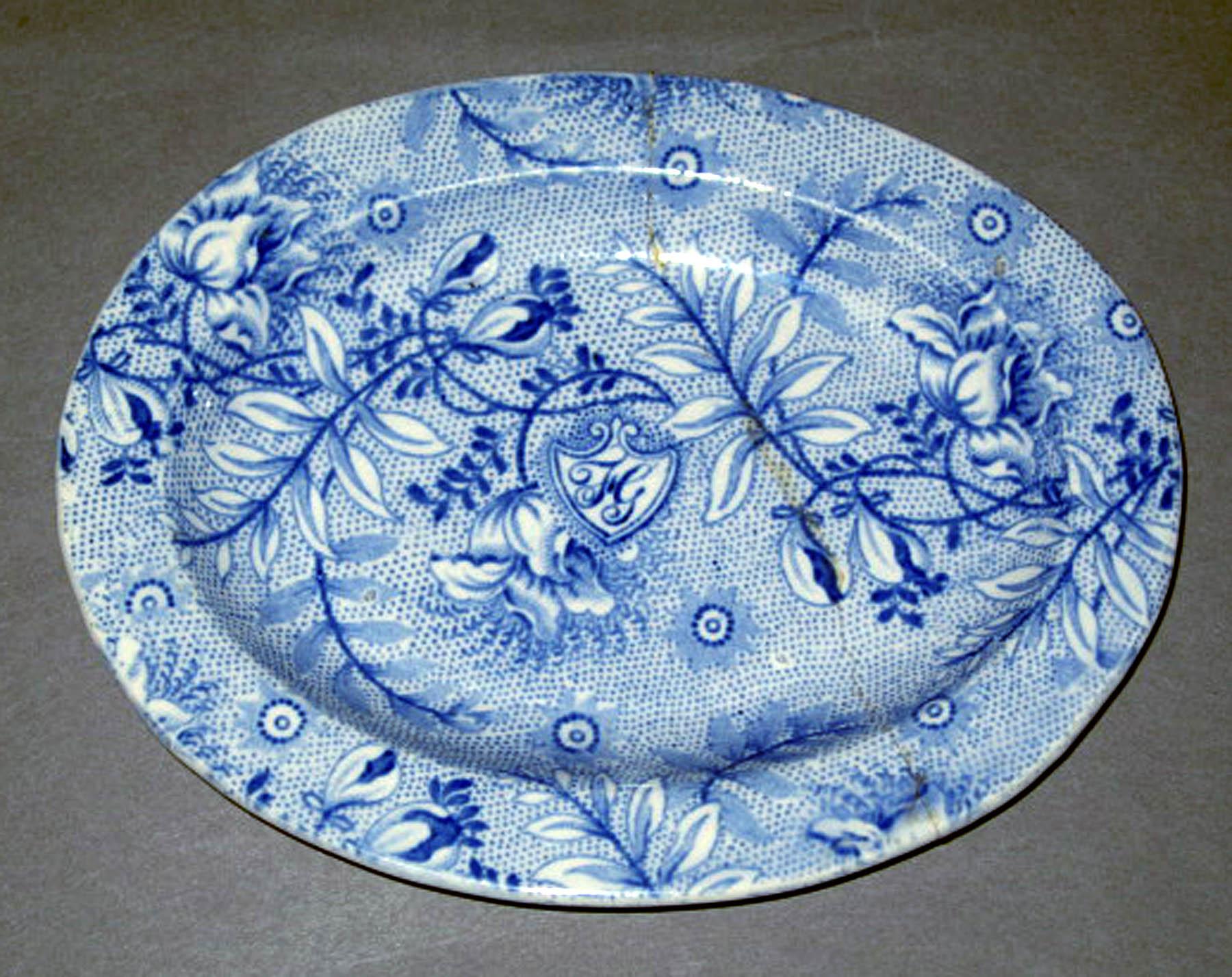 1996.0004.276.003 Pearlware stand
