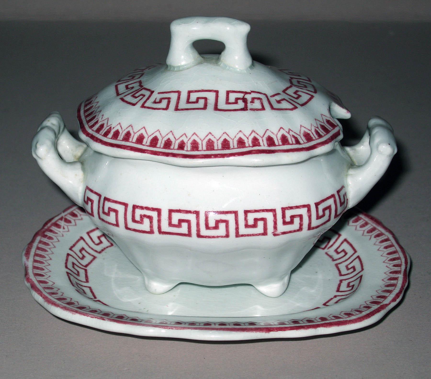 1996.0004.276.009 A- C Miniature tureen and stand