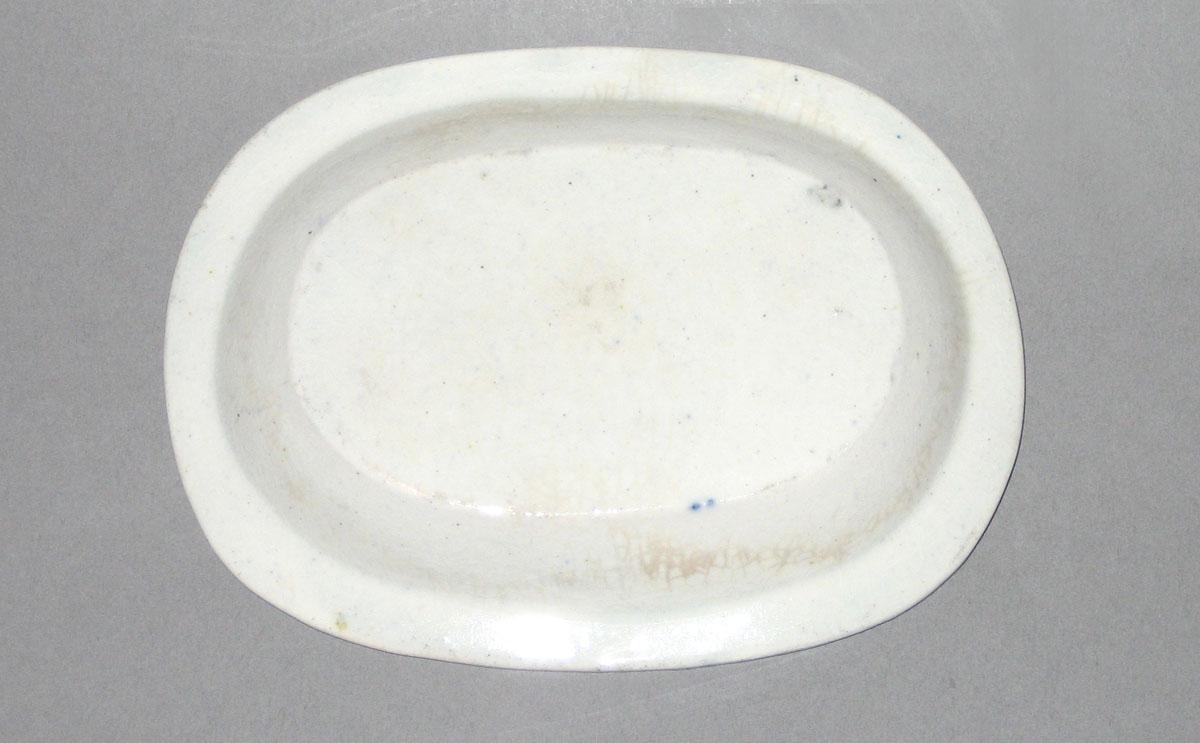 1996.0004.276.013 Miniature stand underside