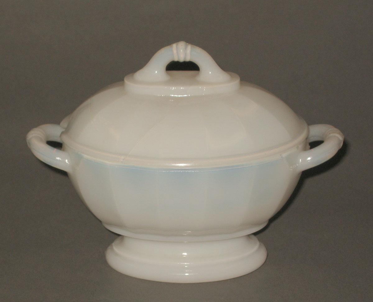 1996.0004.276.015 A, B Miniature glass tureen