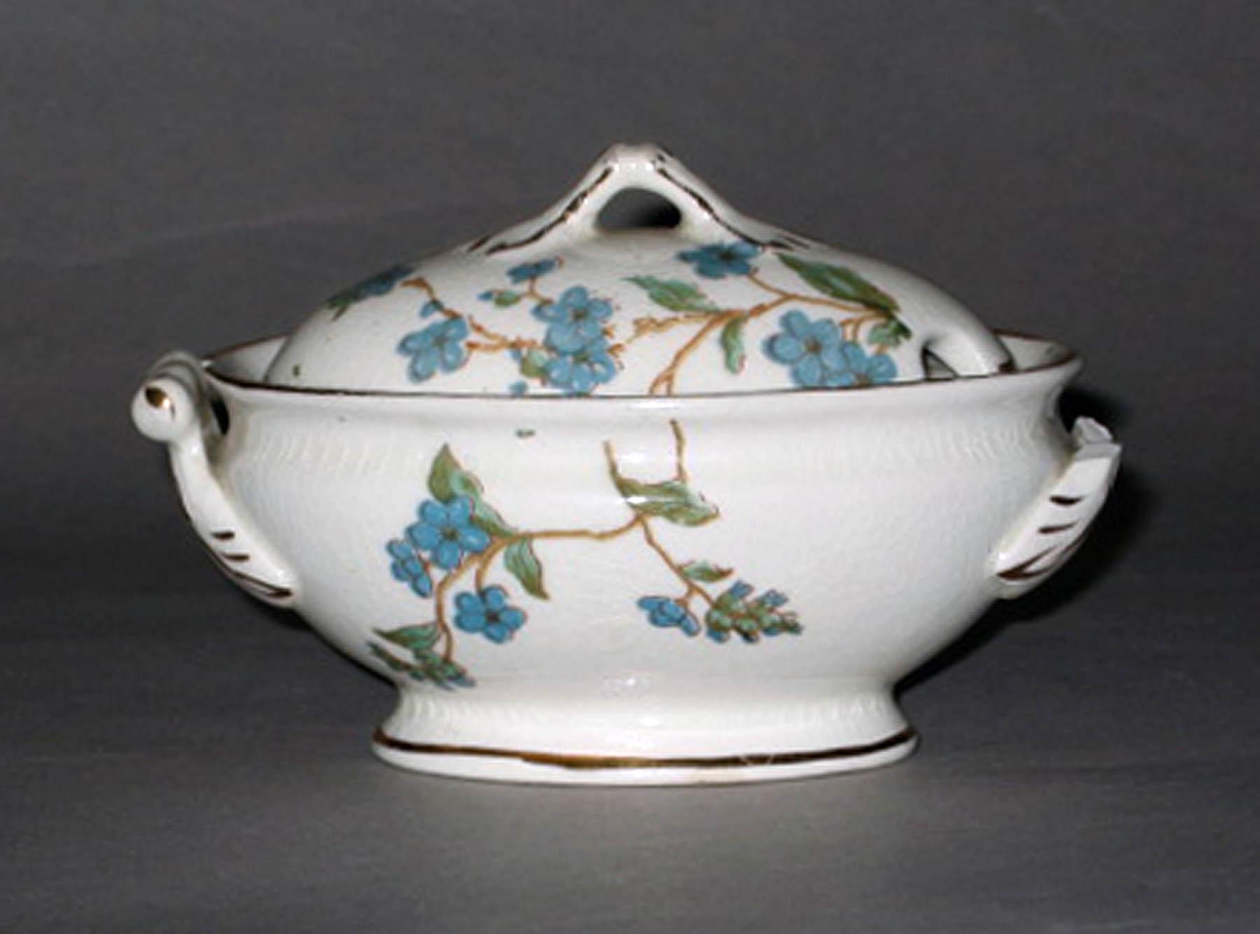 1996.0004.276.016 A, B Miniature tureen