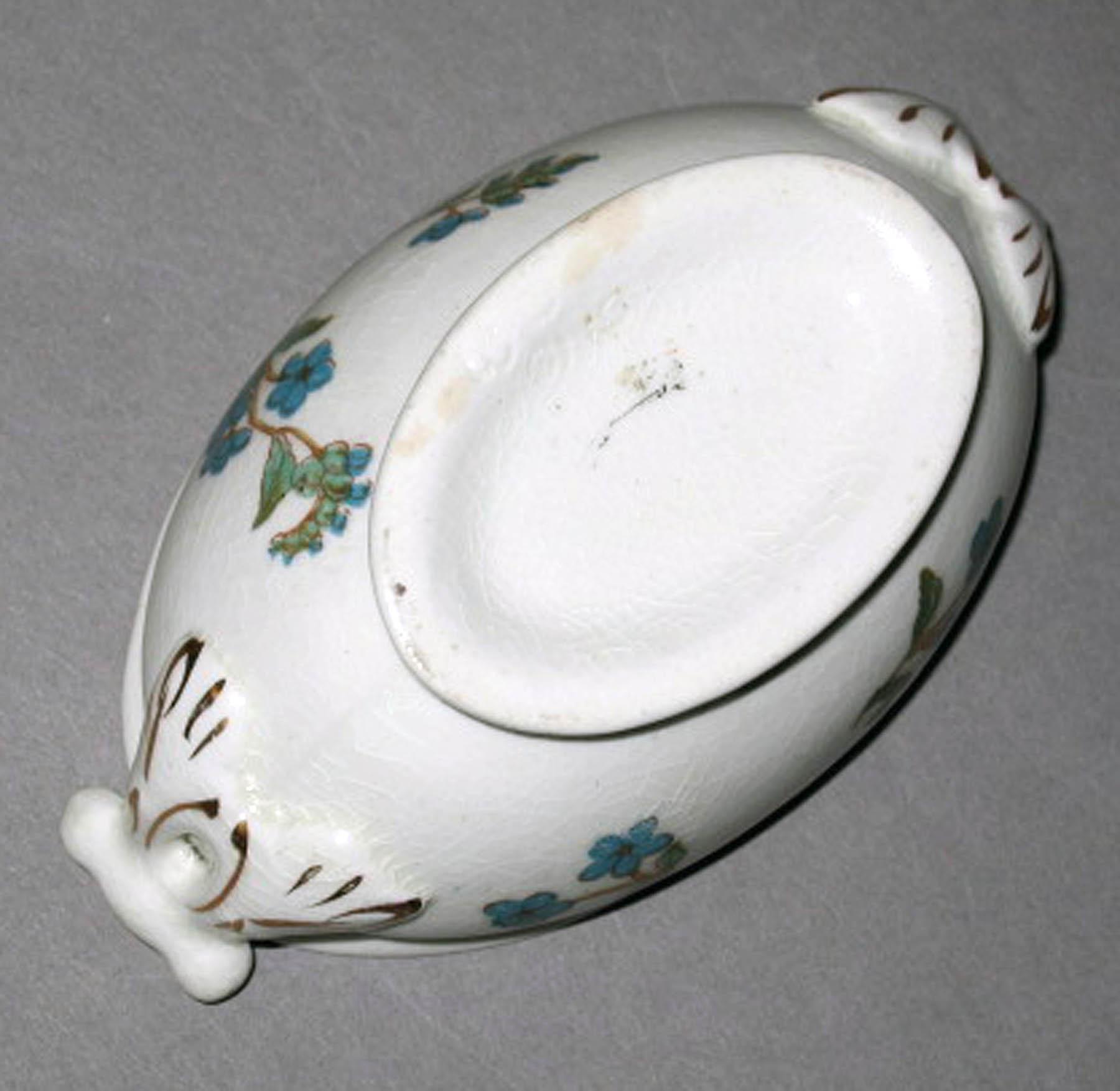 1996.0004.276.016 A Miniature tureen (underside)