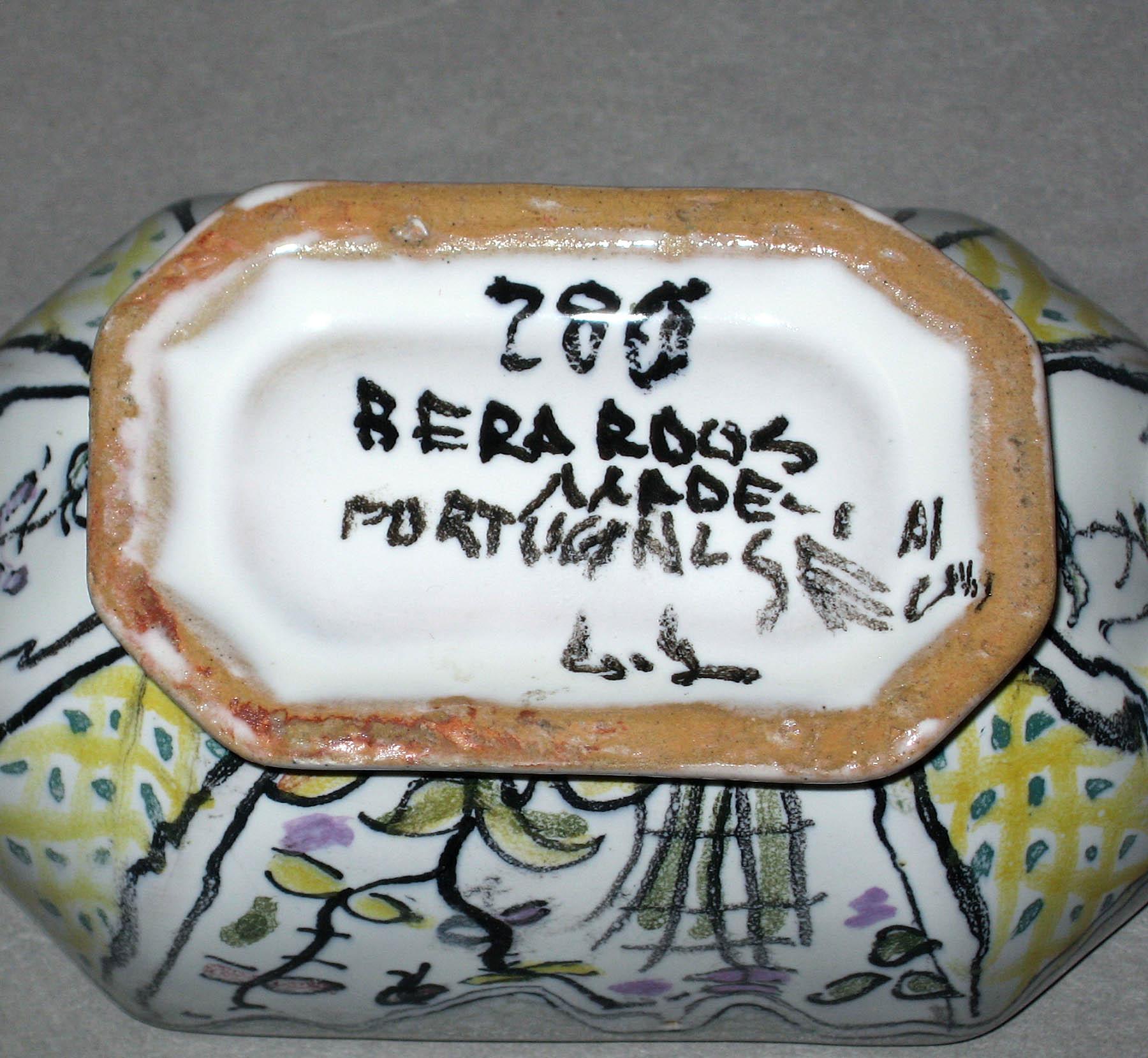 1996.0004.276.018 A, B Tin-glazed earthenware tureen (underside)