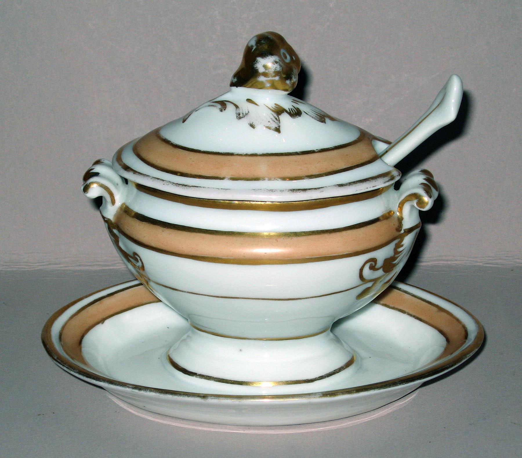 1996.0004.276.020 A- C Miniature porcelain tureen and ladle