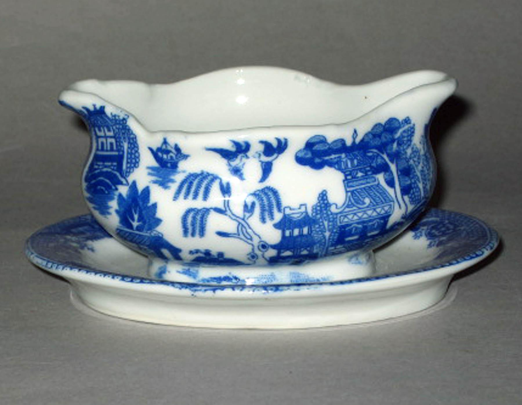 1996.0004.276.024 Porcelain Transor Ware tureen
