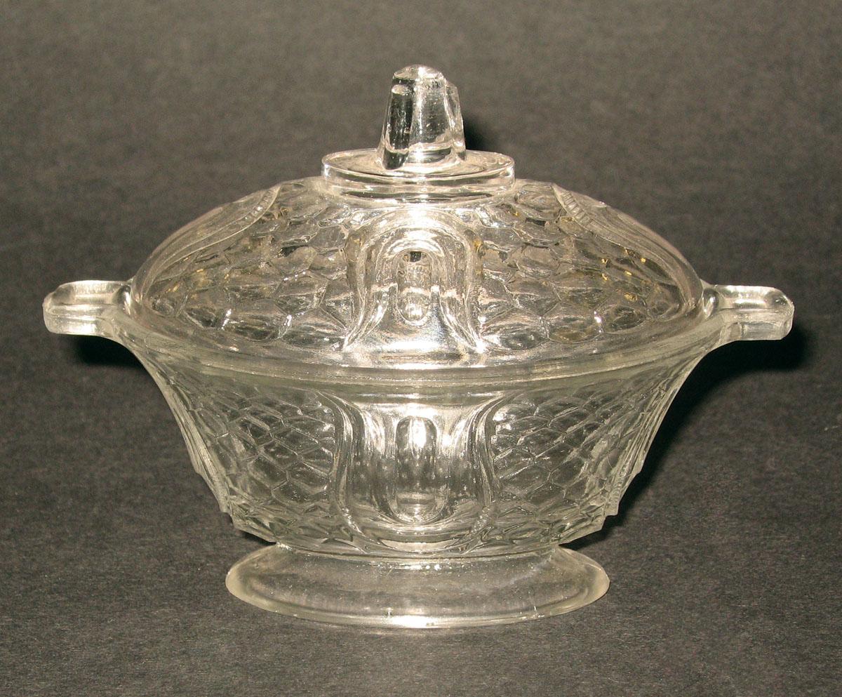 1996.0004.276.026 A, B Glass tureen