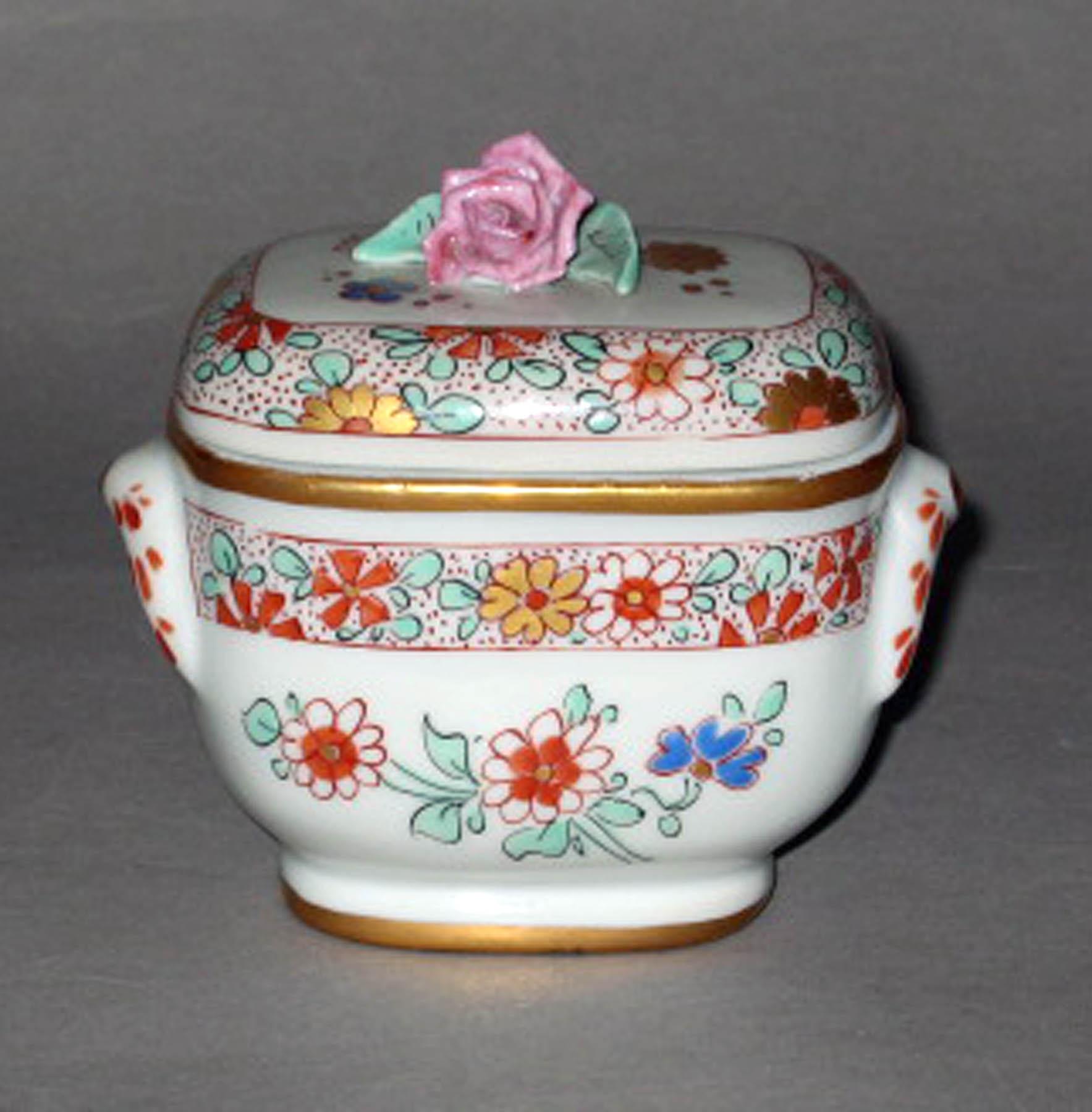 1996.0004.276.027 A, B Porcelain miniature tureen