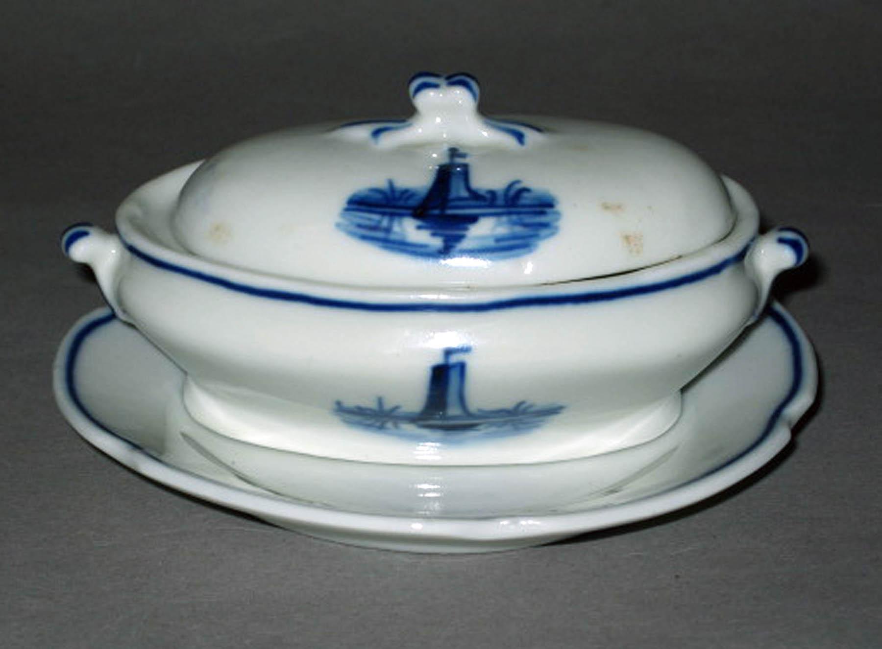 1996.0004.276.029 A-C Miniature tureen and plate