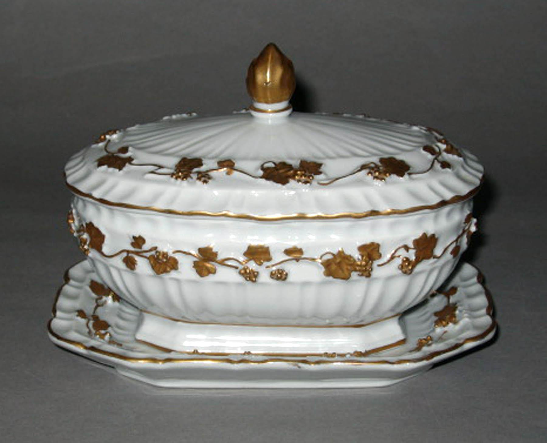 1996.0004.276.030 A- C Ardalt porcelain tureen and stand