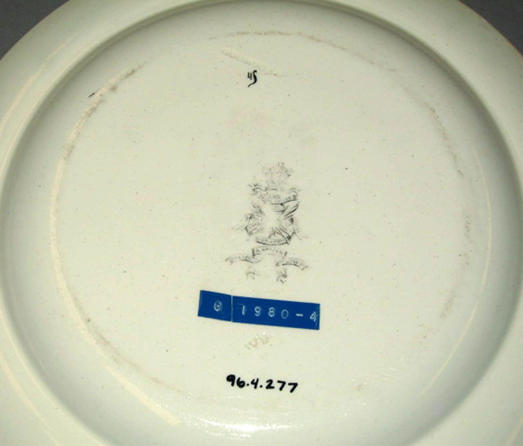 1996.0004.277 Wedgwood creamware dinner plate (underside)