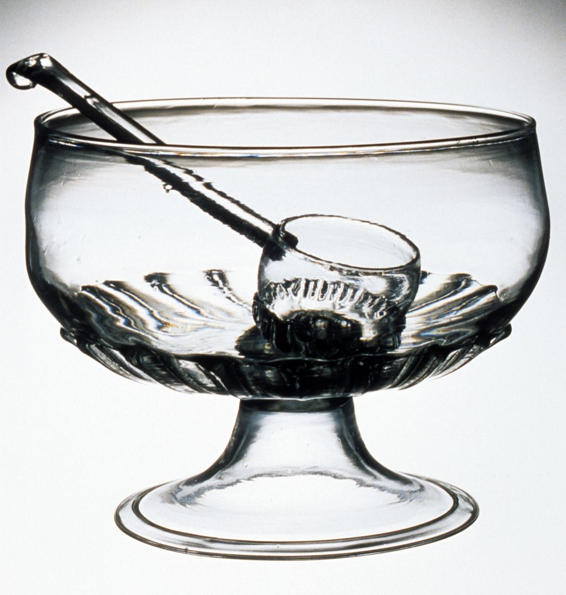 1996.0021.001-.002 Bowl and Ladle