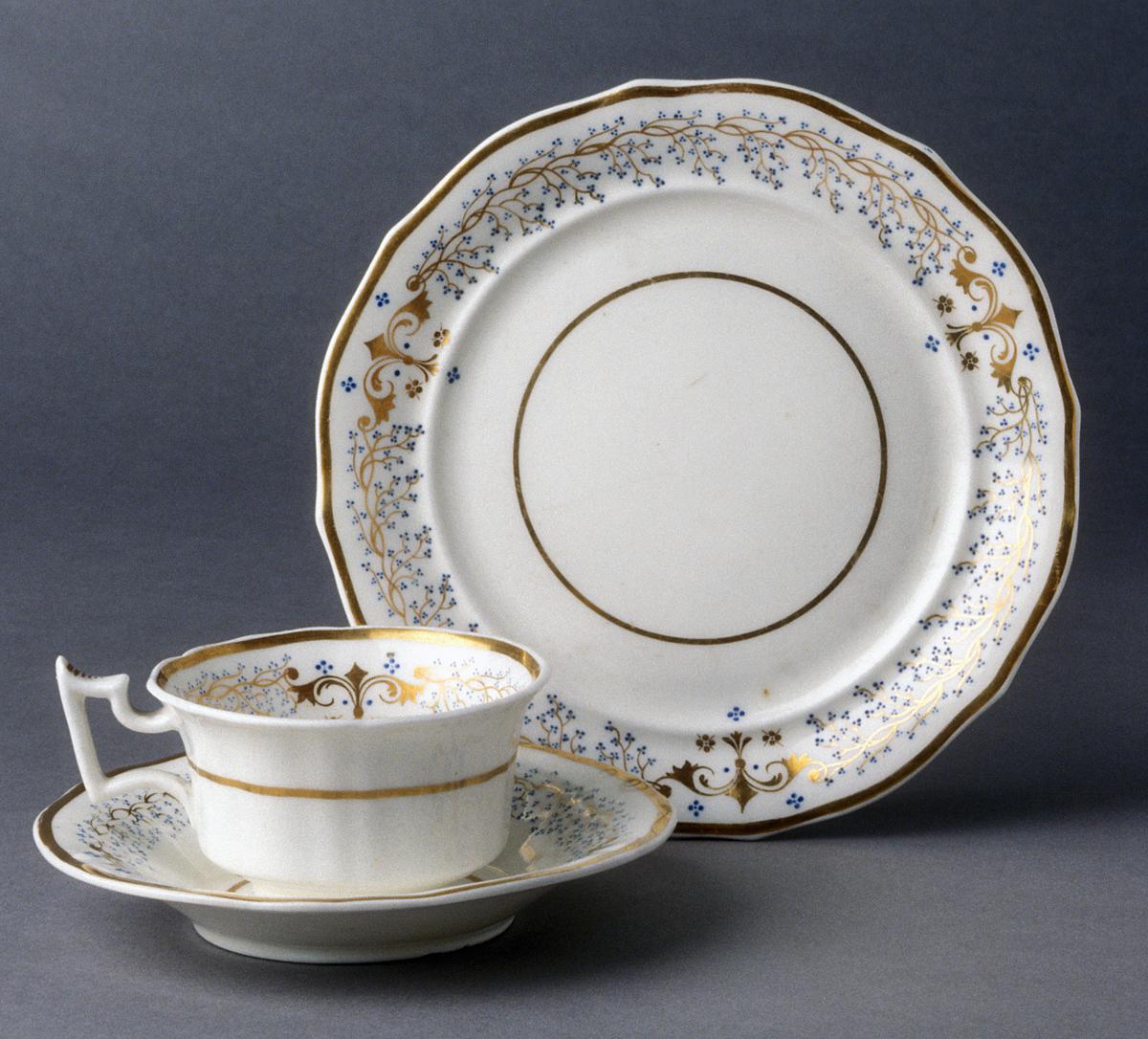 1996.0022 A-C Teacup, saucer and plate