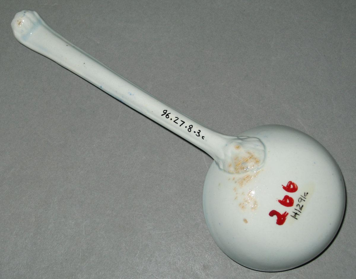 1996.0027.008.003 C Pearlware ladle (underside)