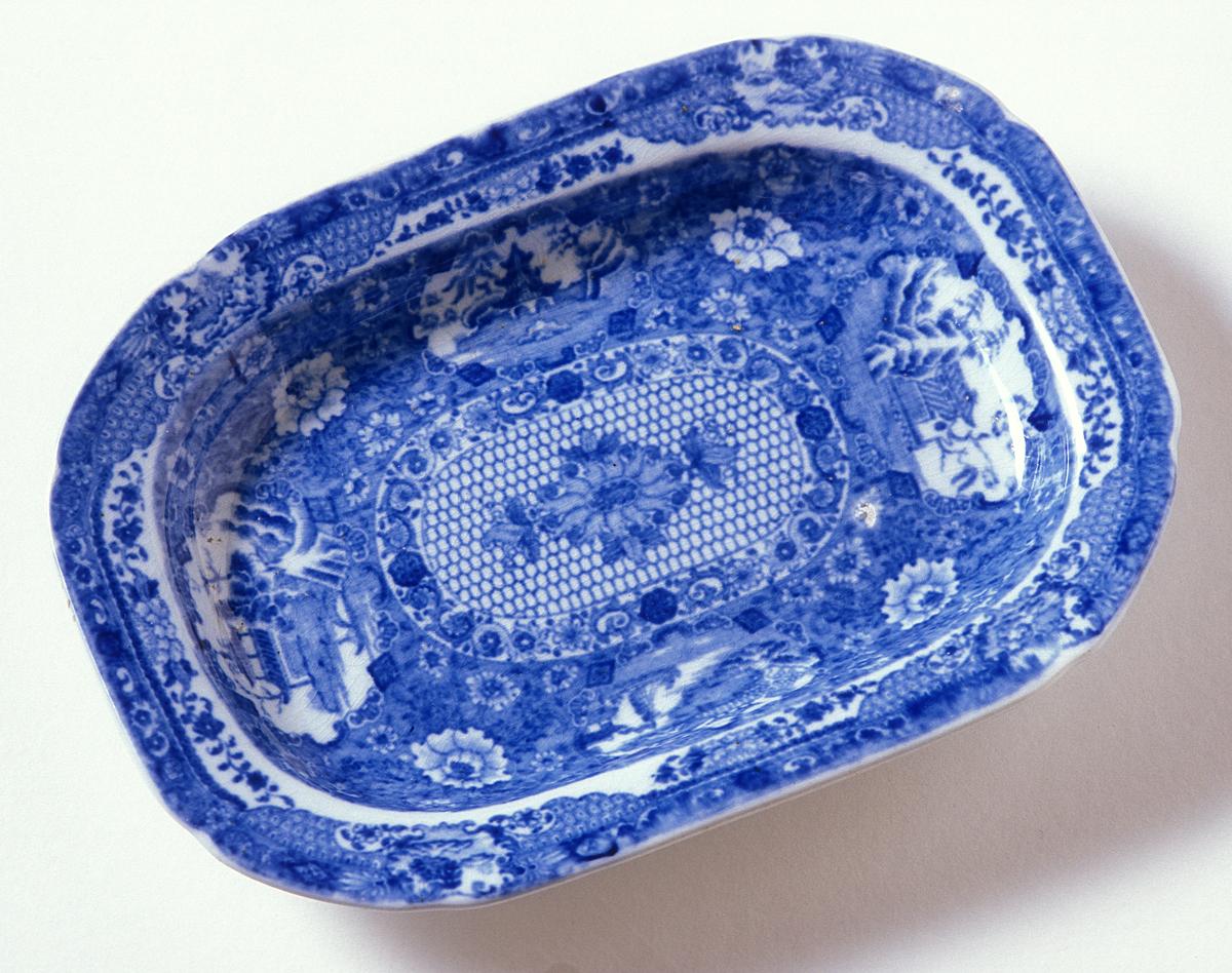1996.0027.008.007 Pearlware dish