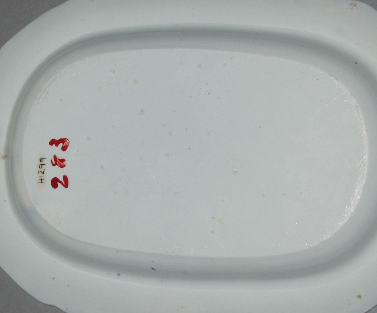 1996.0027.008.008 Pearlware dish (underside)
